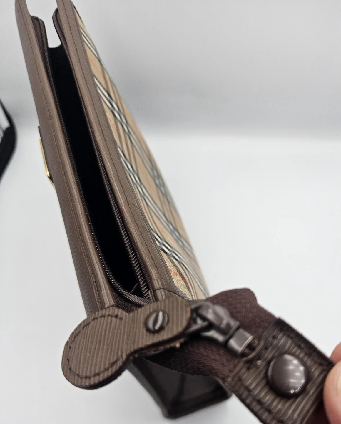 Burberrys Clutch Bag - photo 5