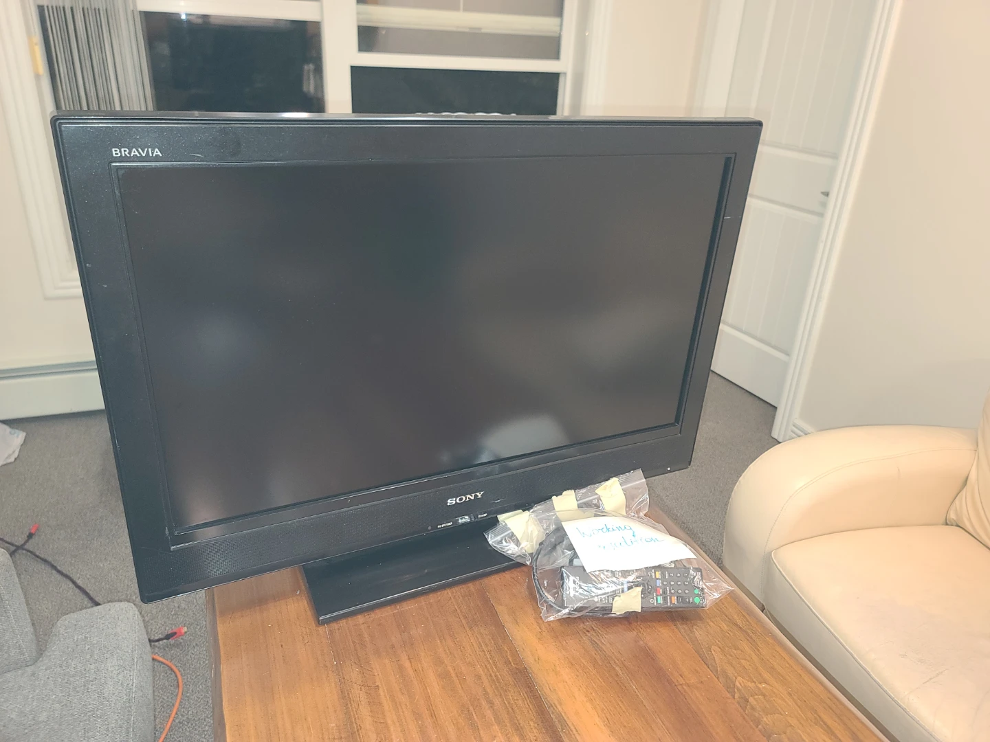 Sony Bravia 32" Flat Screen TV - photo 2