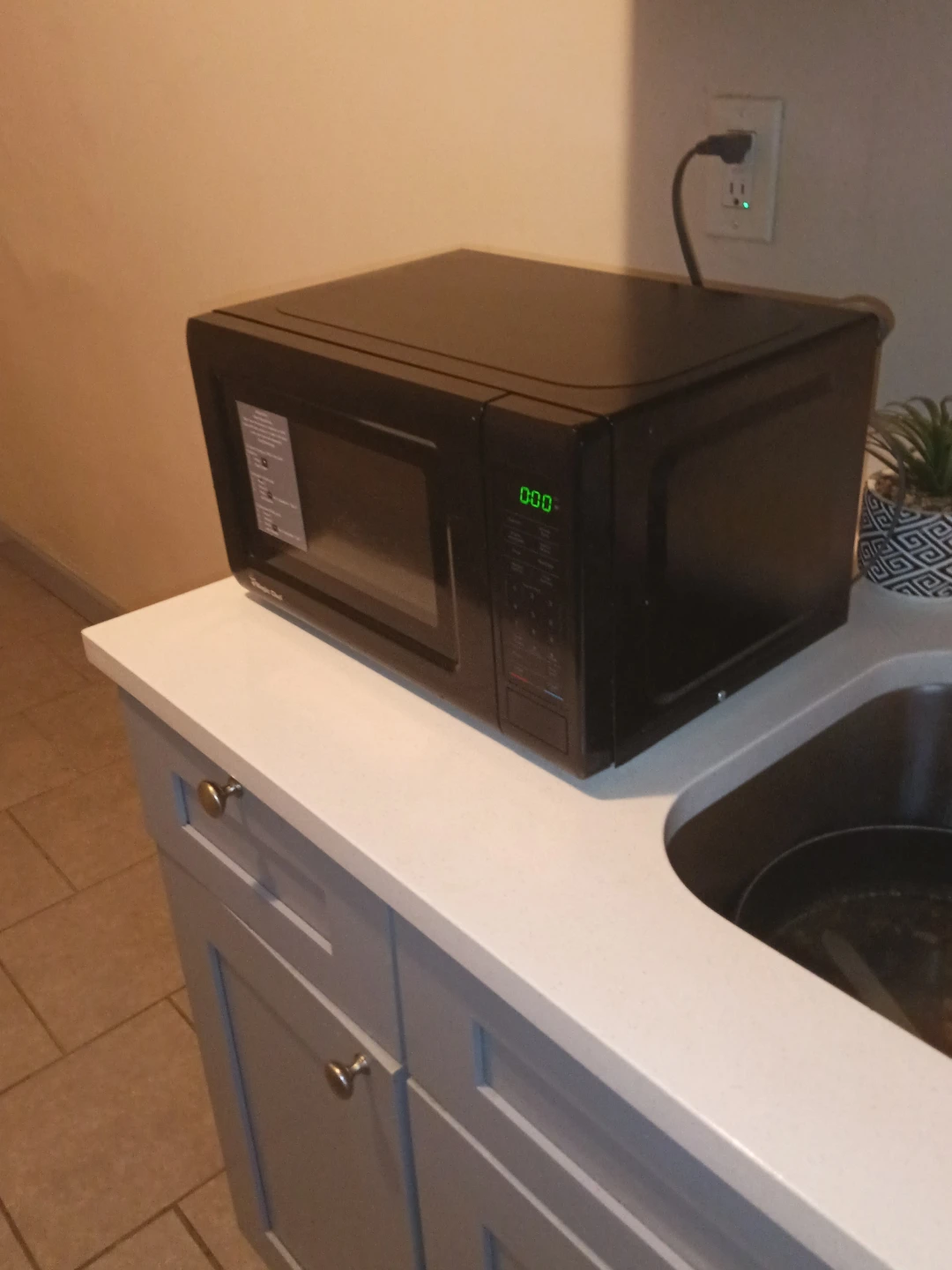 Magic Chef Microwave Oven - photo 2