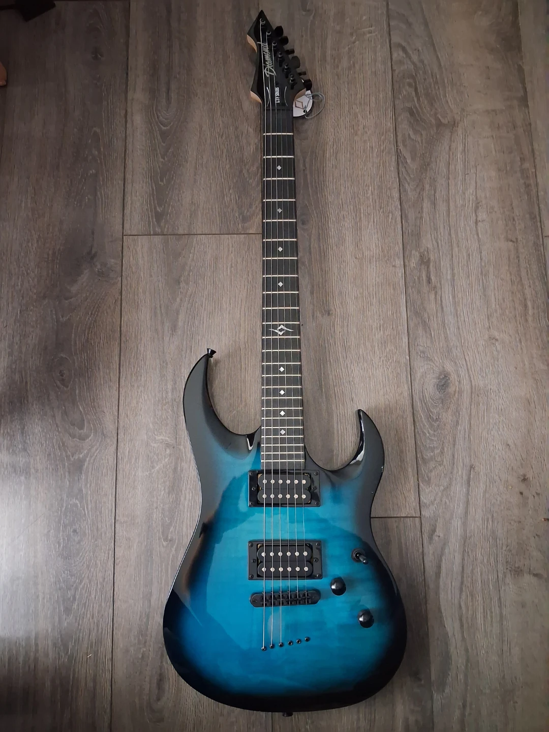 Diamond Electric Guitar - photo 2