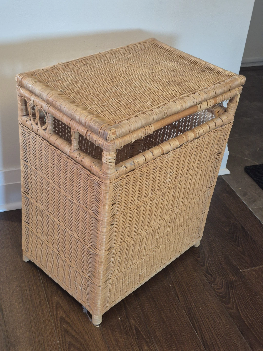 Wicker Laundry Hamper with Lid - photo 2