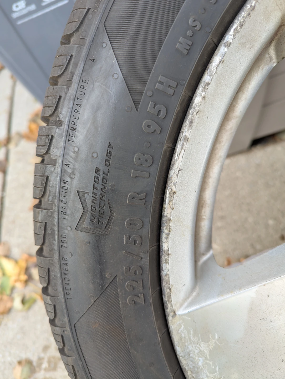 General Tire 225/50 R18 95H - photo 2