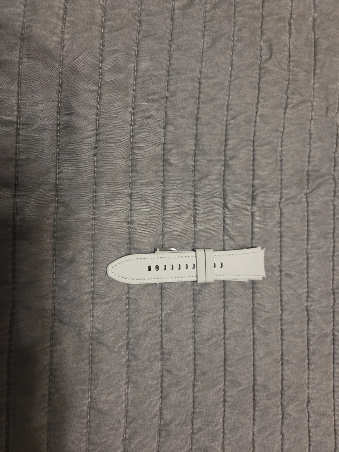 White Samsung Galaxy watch band