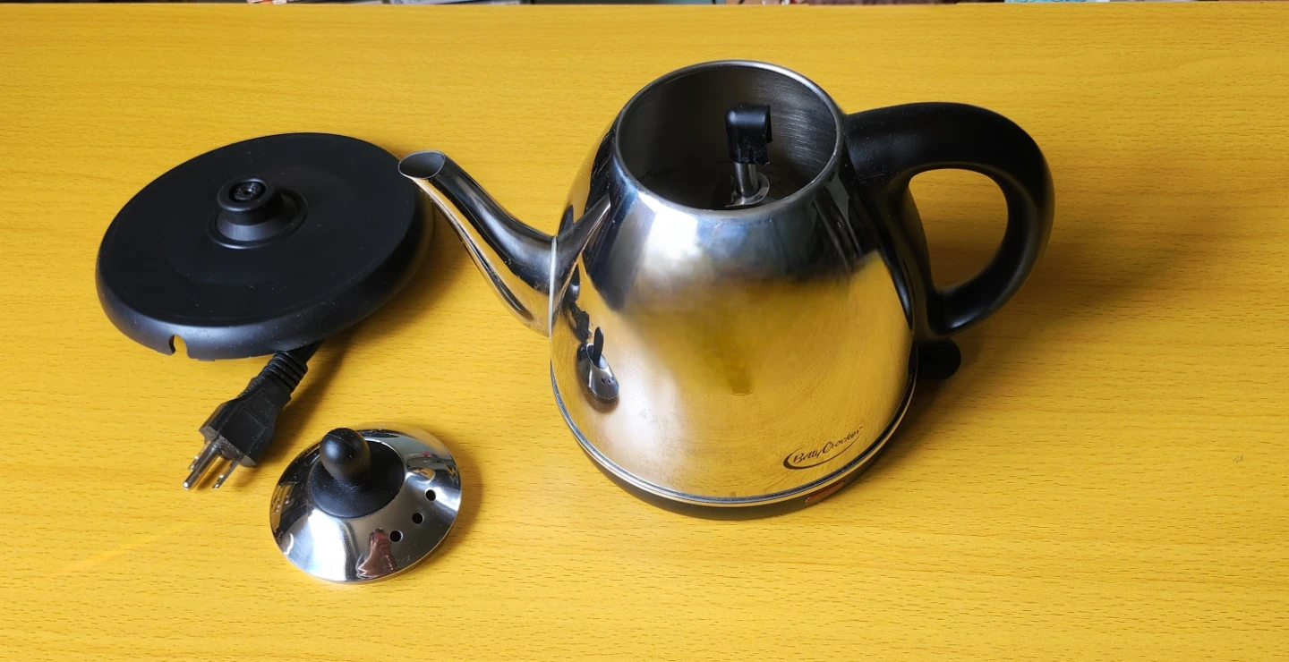 Betty Crocker Cordless Electric Kettle