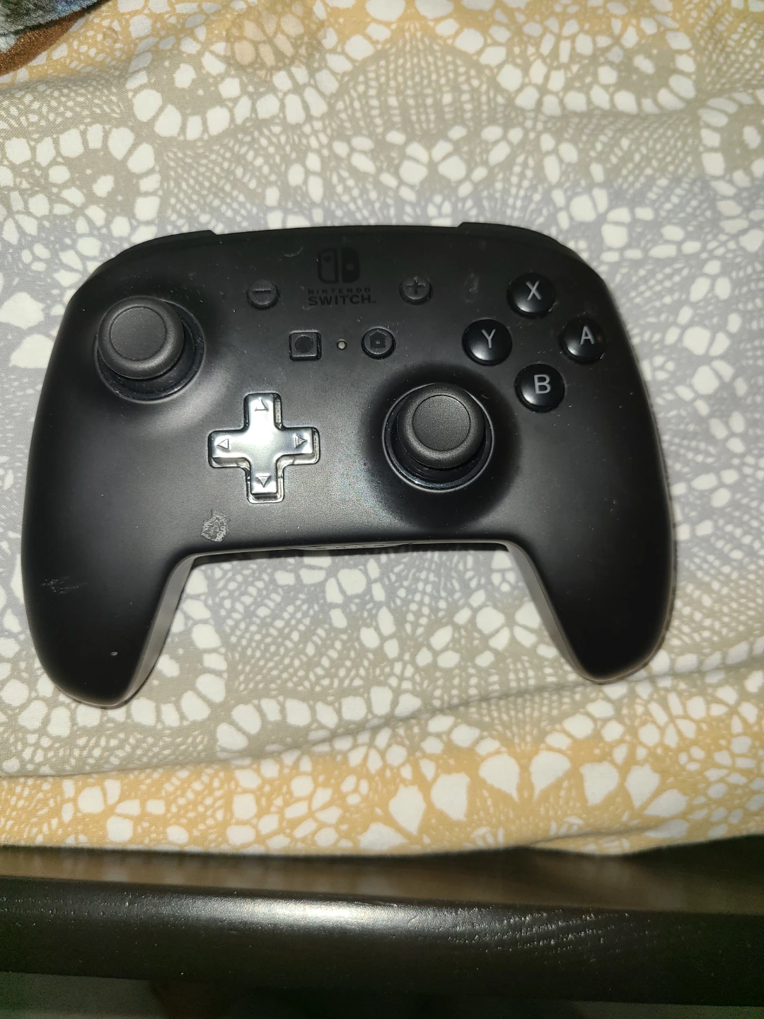 Nintendo Switch Pro Controller - photo 2