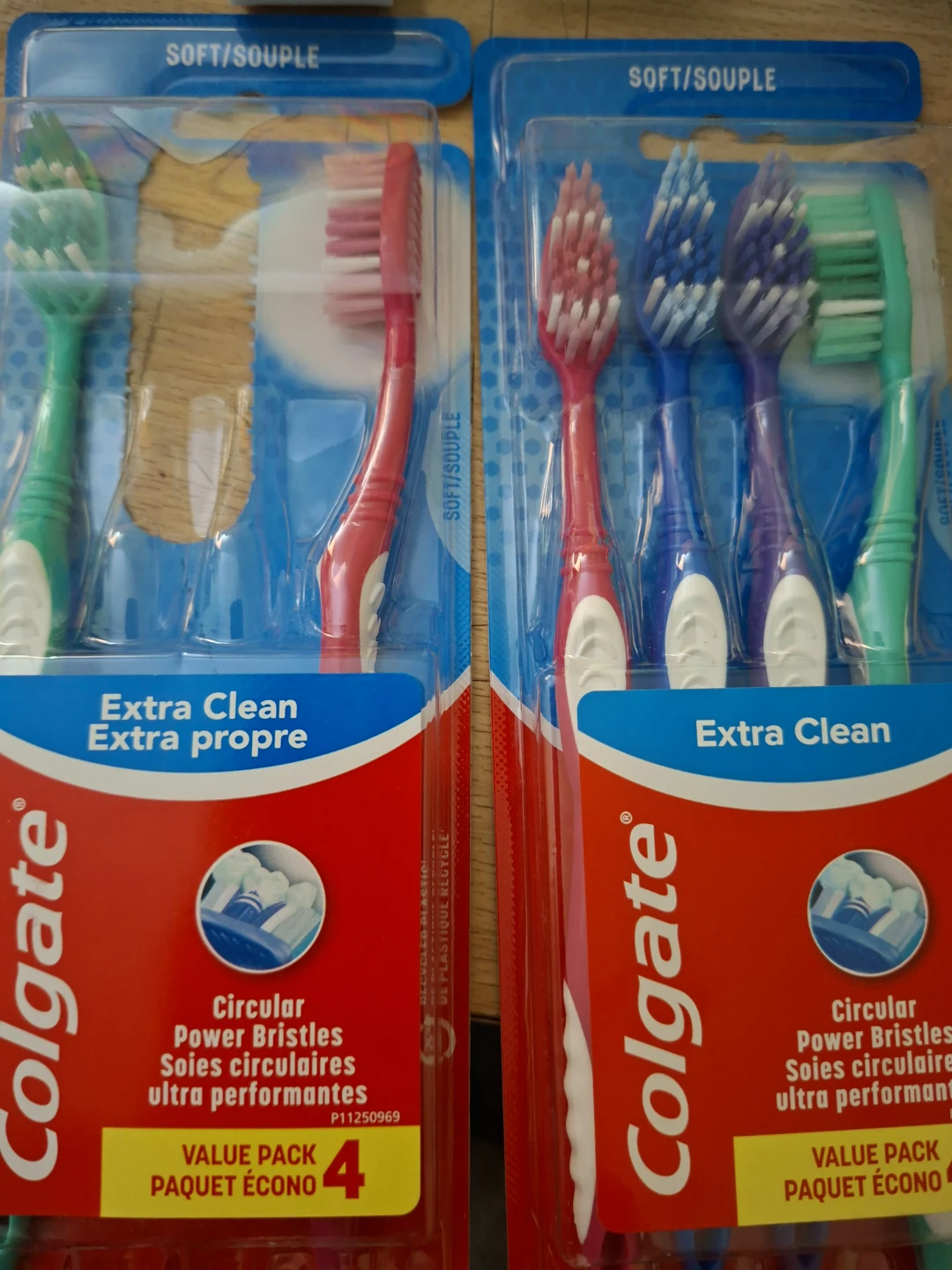 Colgate Extra Clean Soft Toothbrushes - Value Pack of 4