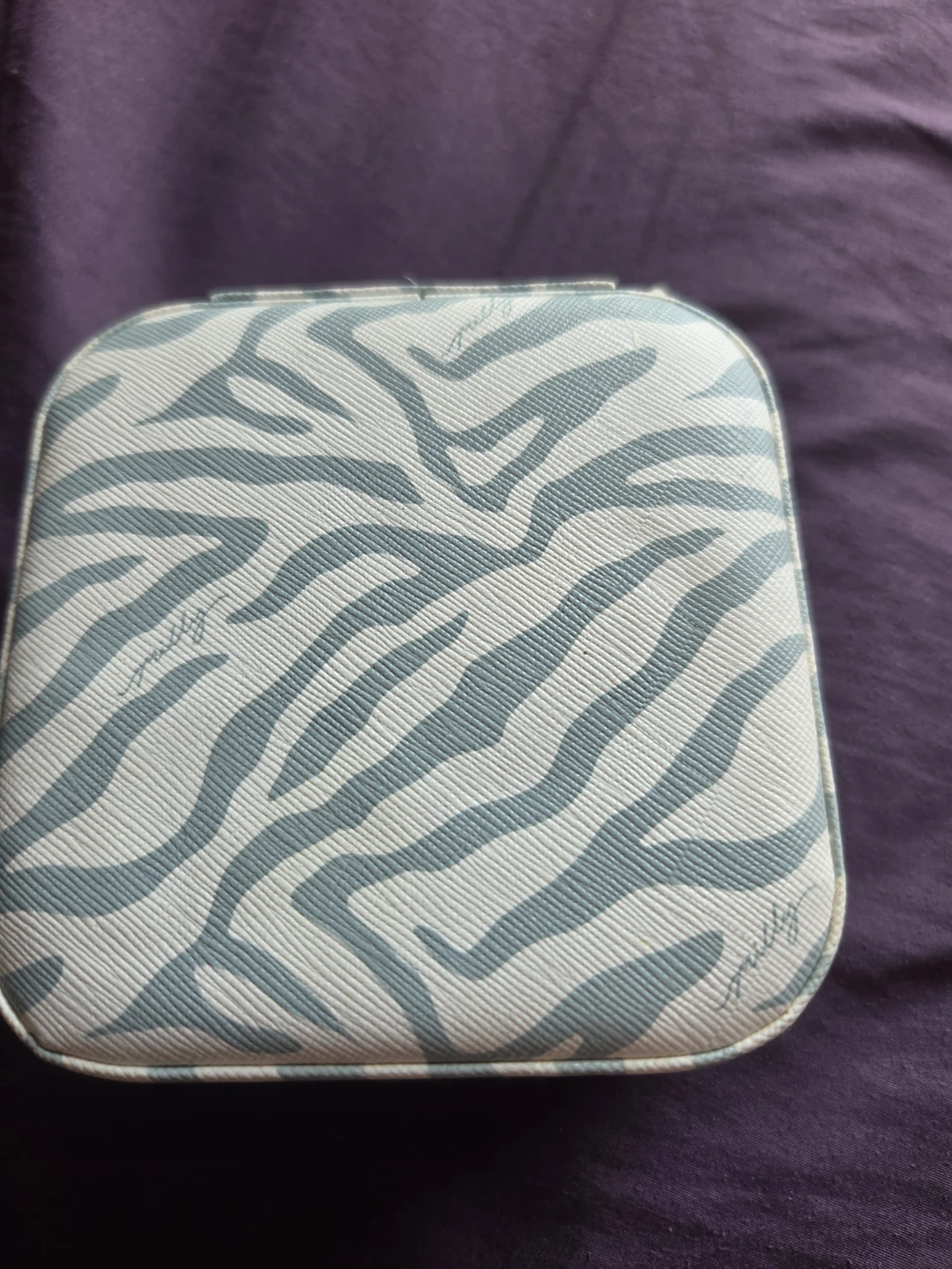Milly Jewelry Organizer Box Zebra Print and 8 pairs of earrings - photo 3