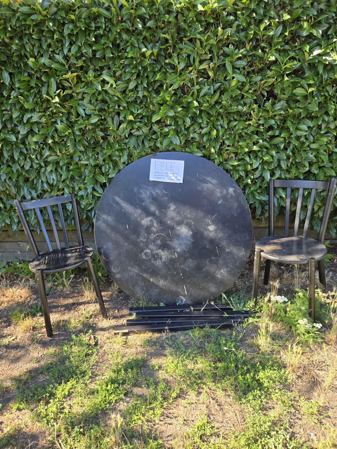 Round Dining Table with 2 Chairs