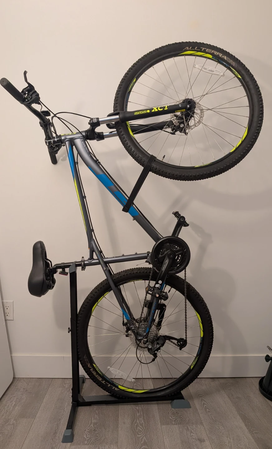 GT Aggressor Sport 27.5" Mountain Bike – Like New