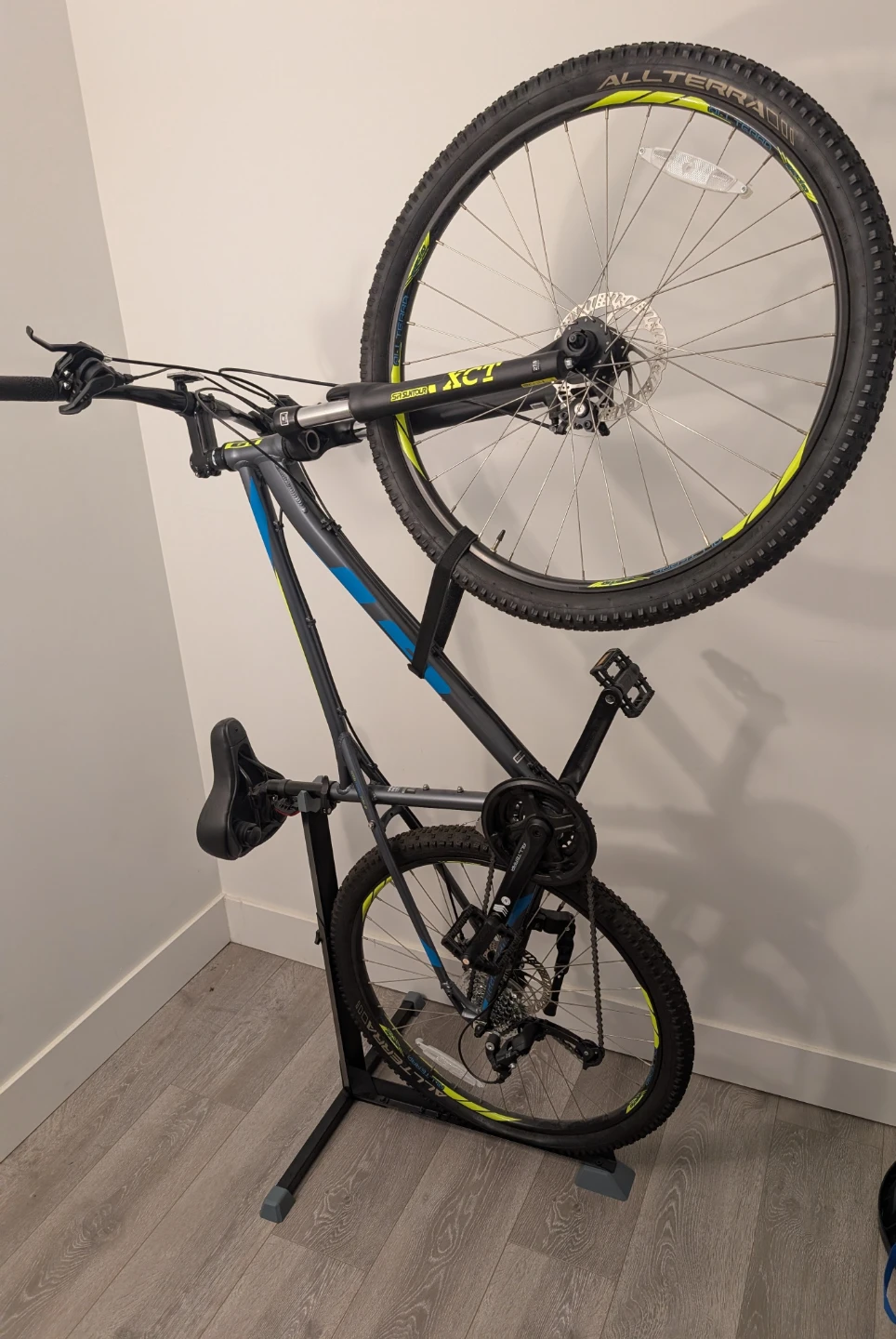 GT Aggressor Sport 27.5" Mountain Bike – Like New - photo 2