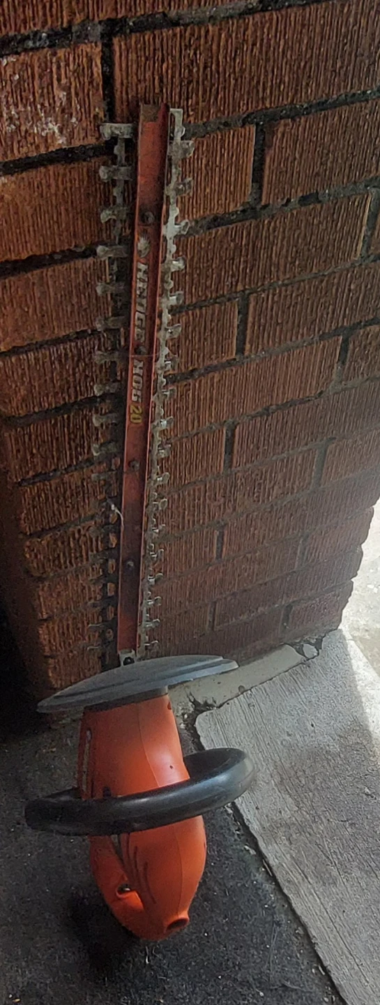 Black & Decker Hedge Trimmer HHT500 - photo 2