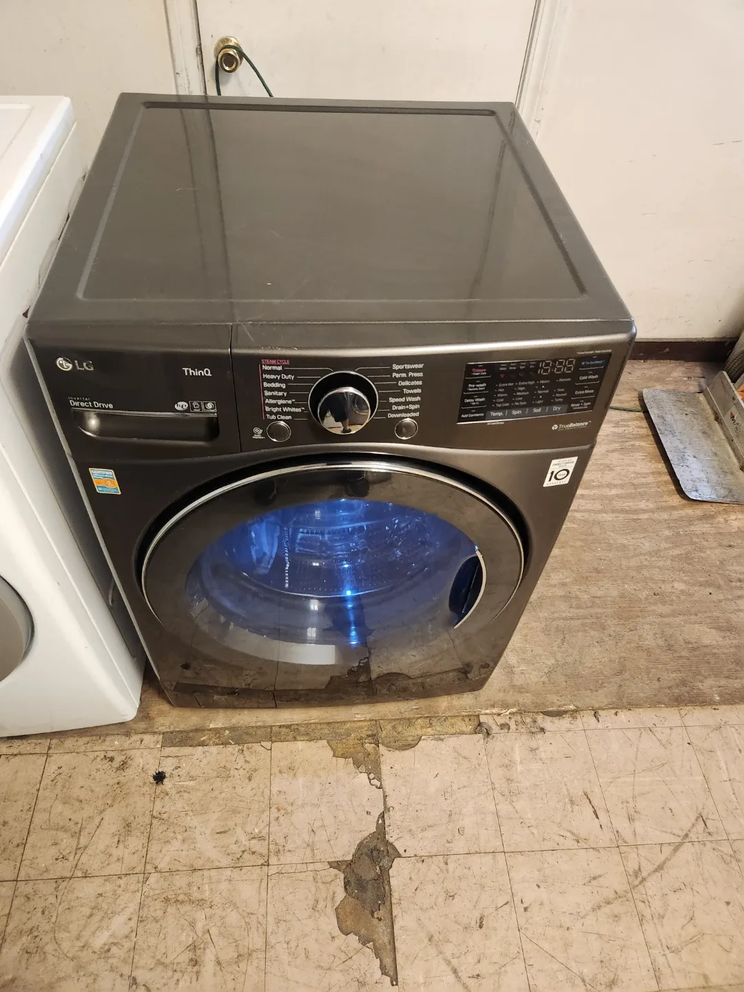 LG ThinQ Direct Drive Front Load Washing Machine - photo 2
