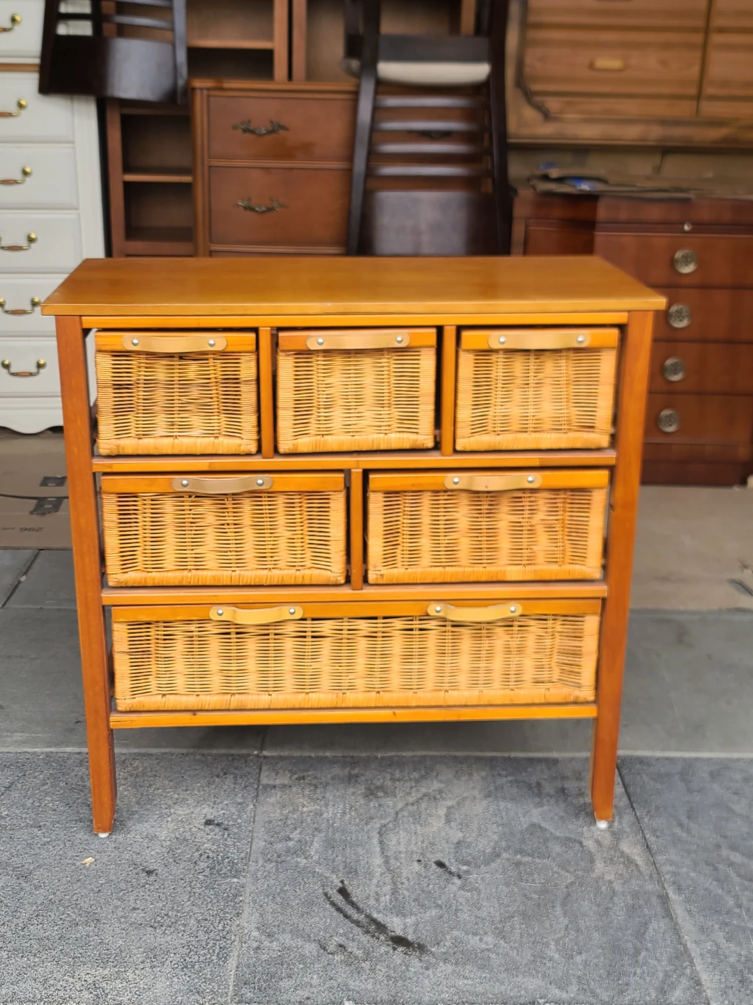 Wooden storage unit with 8 wicker baskets