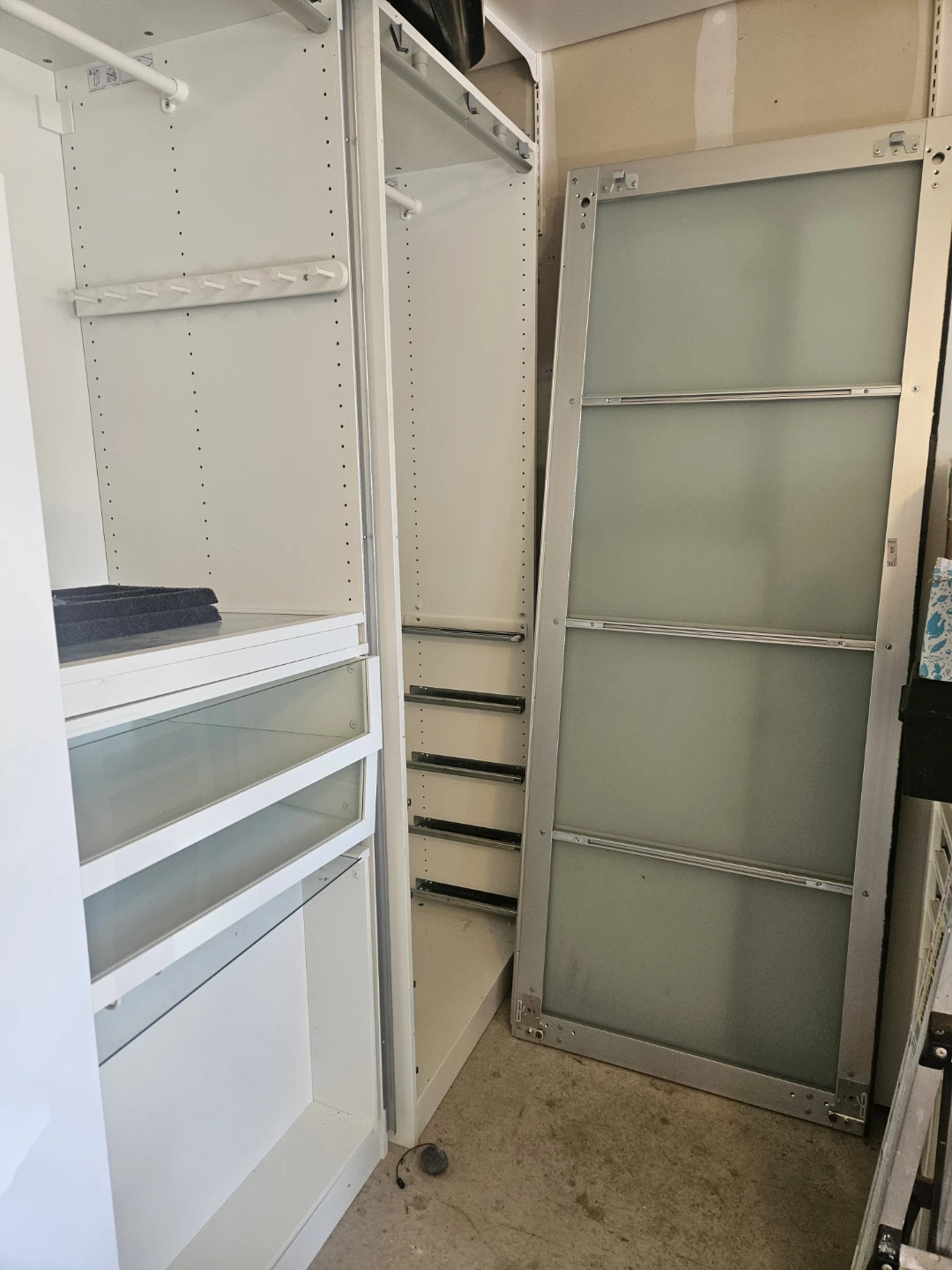White Wardrobe with Frosted Glass Doors - photo 4