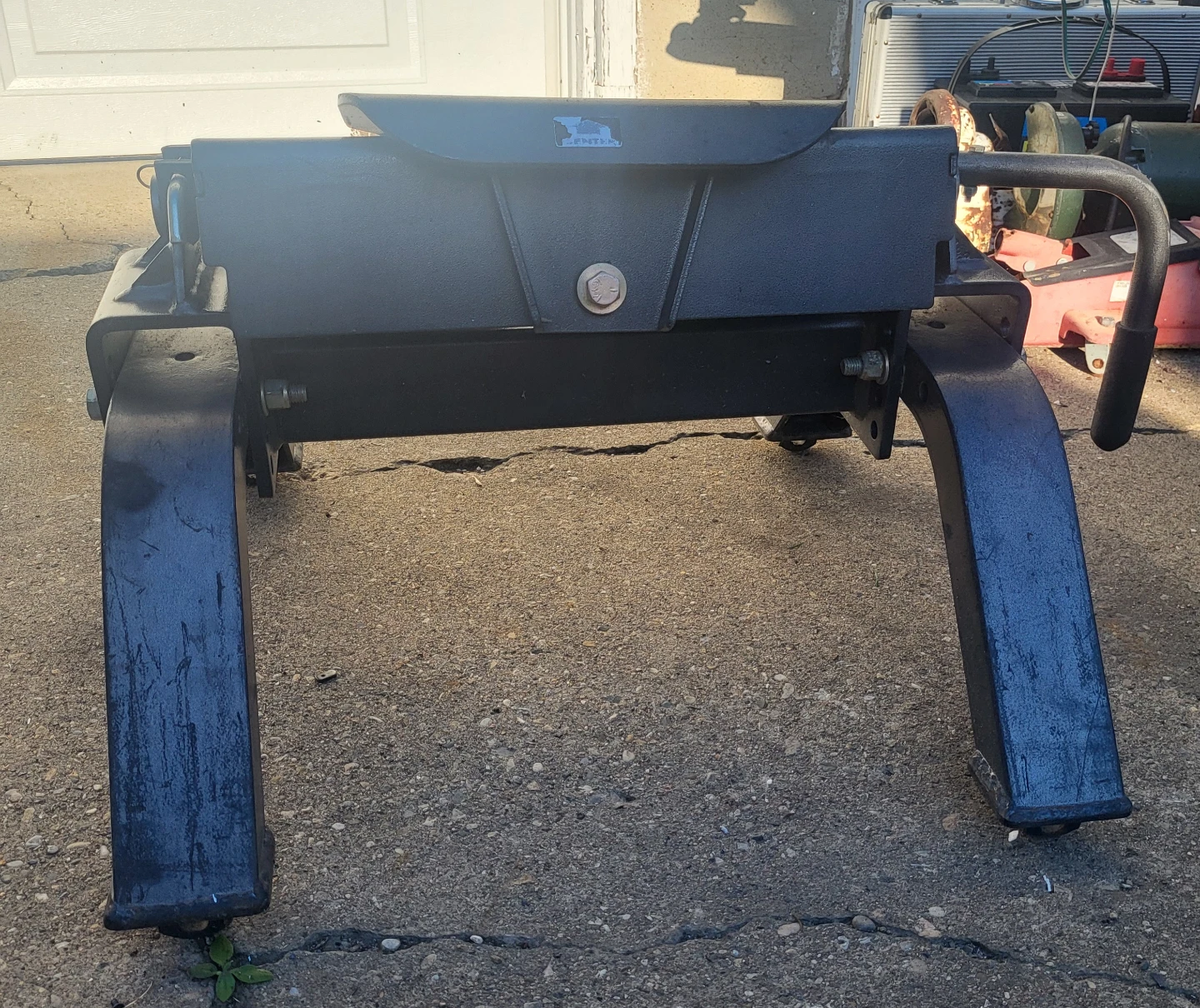 Husky 16K S Fifth Wheel Trailer Hitch - photo 3