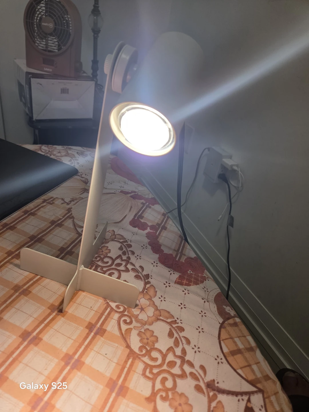 White Desk Lamp - photo 4
