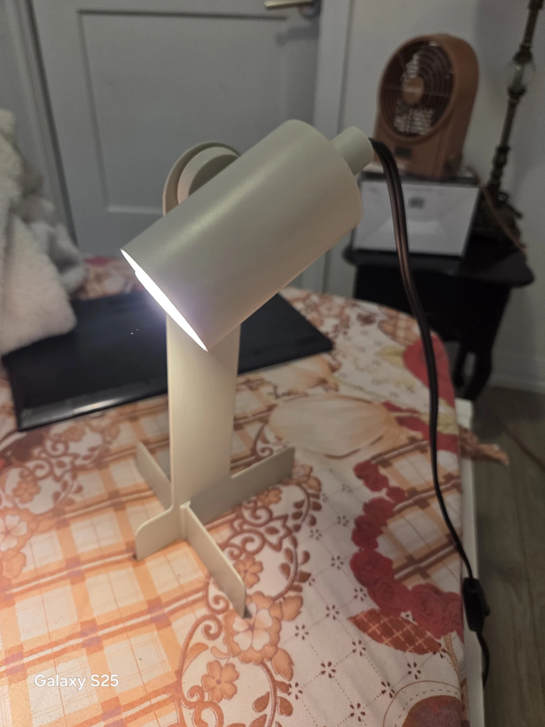 White Desk Lamp - photo 5