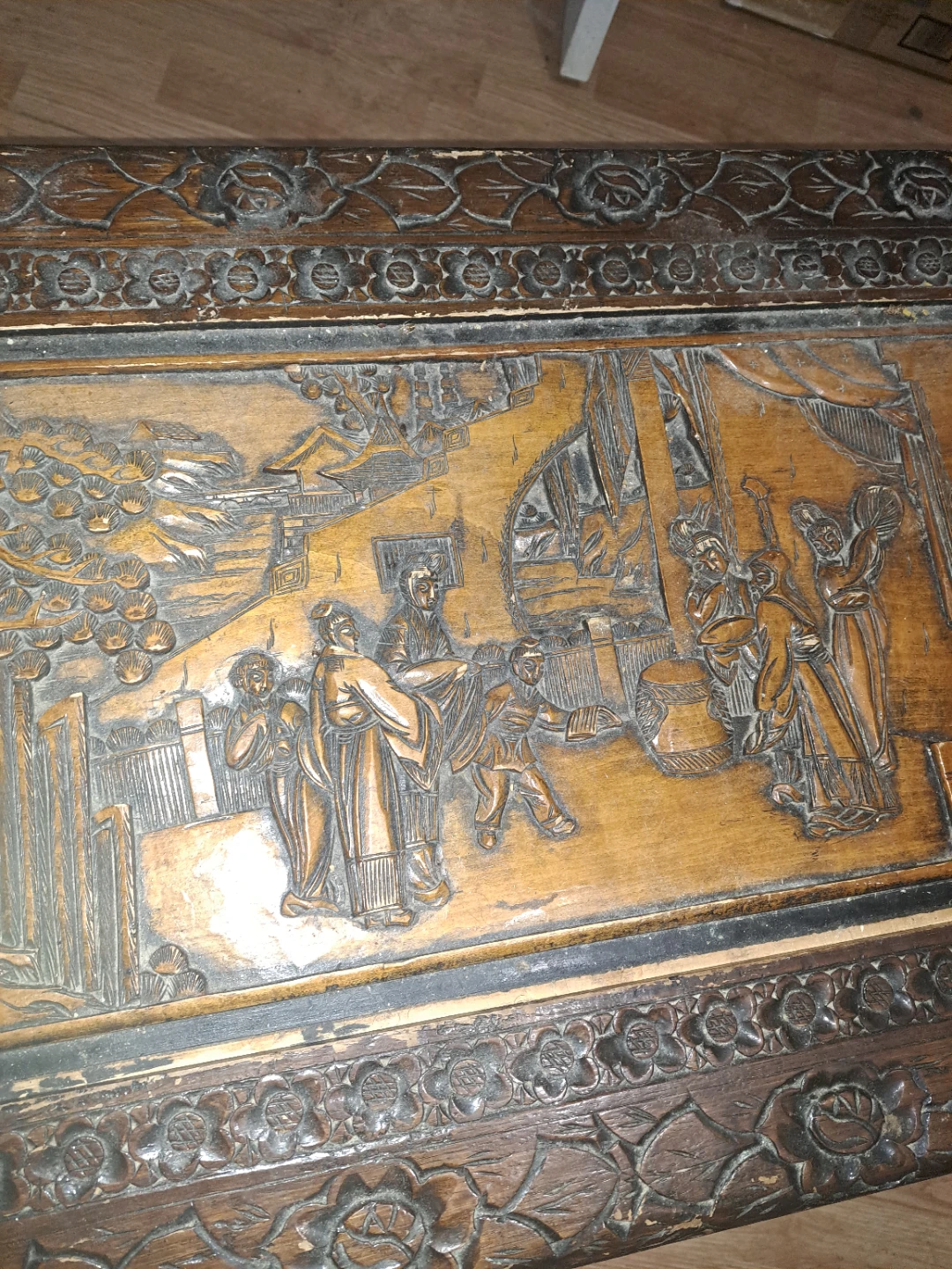 Antique wooden chest - photo 2