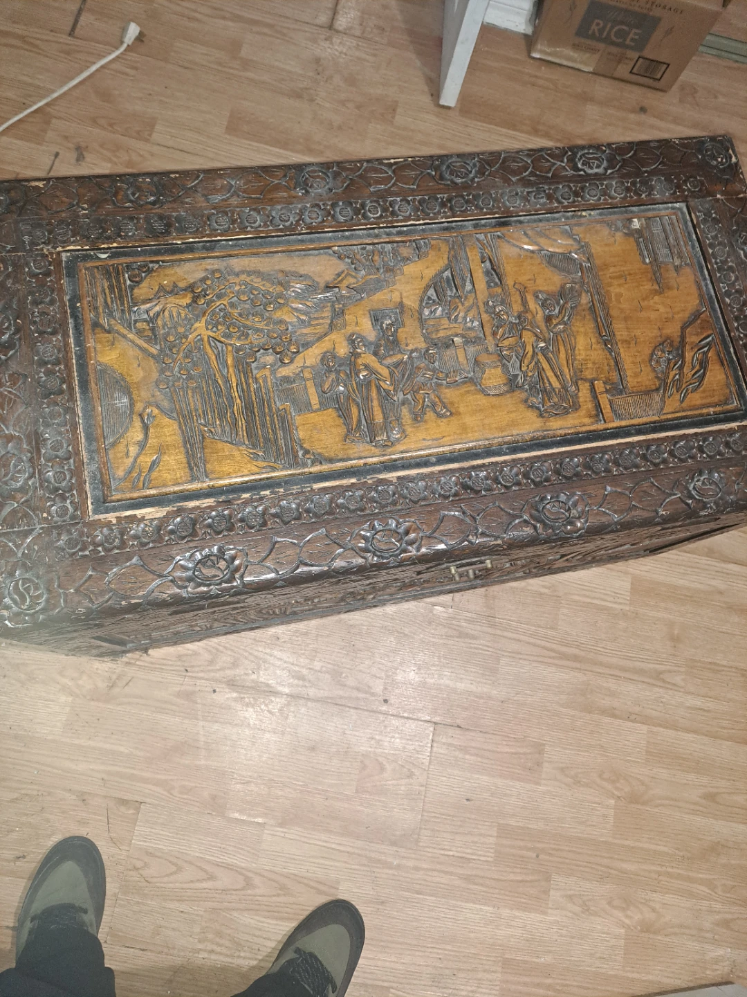 Antique wooden chest - photo 3