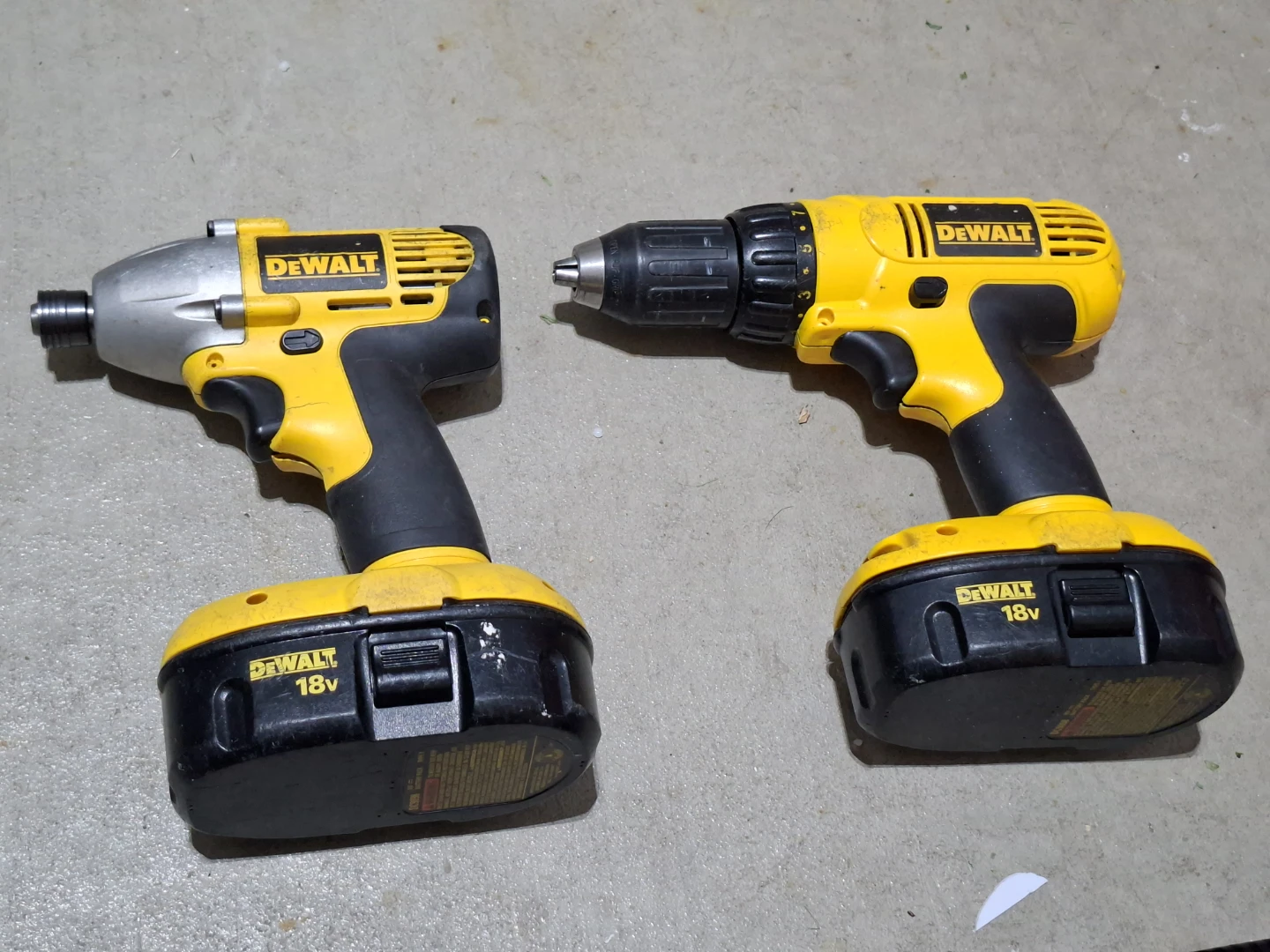 DeWalt 18V Cordless Drill and Impact Driver Combo Kit - photo 2