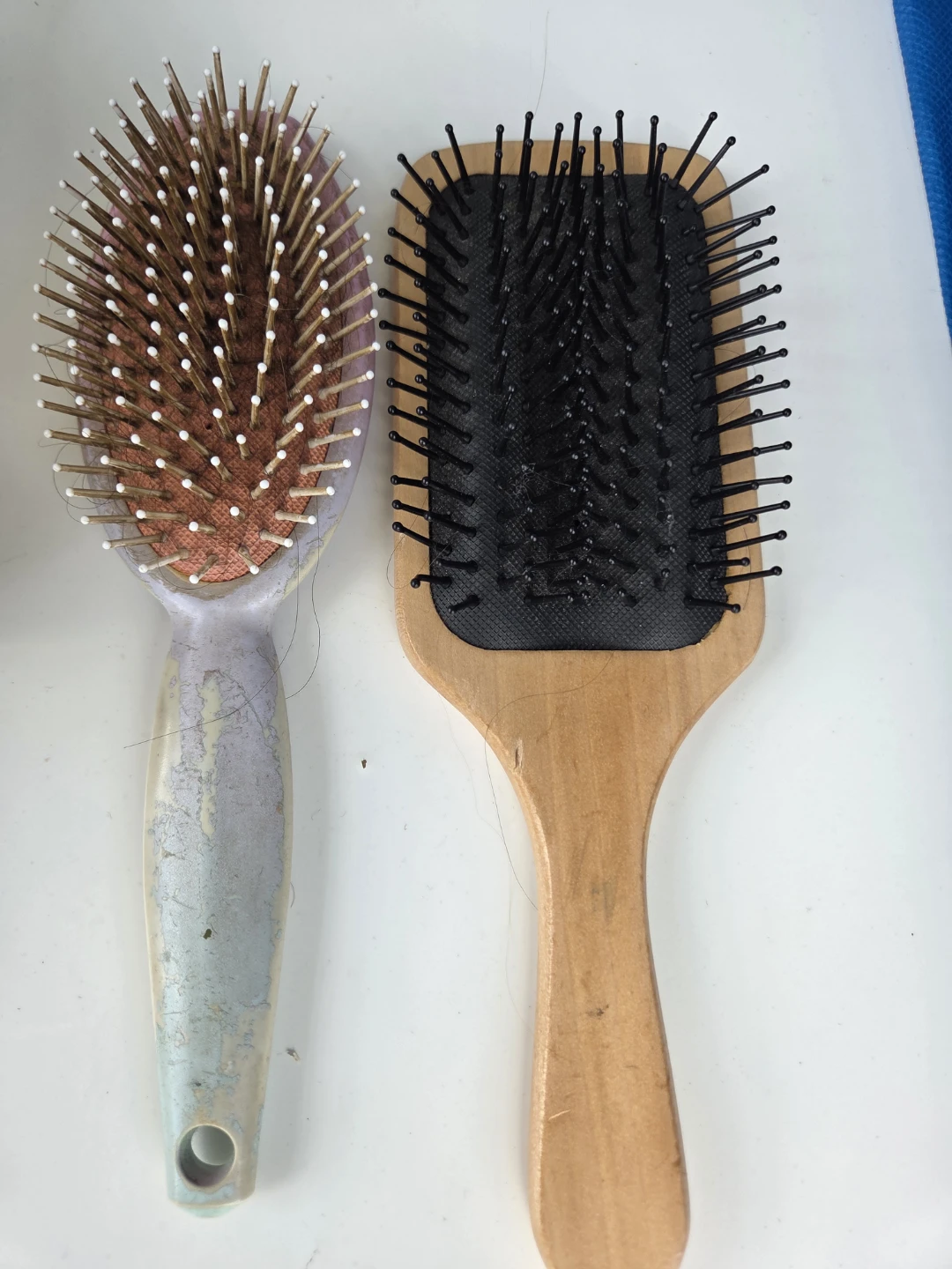 Lot of 2 Hair Brushes - photo 2