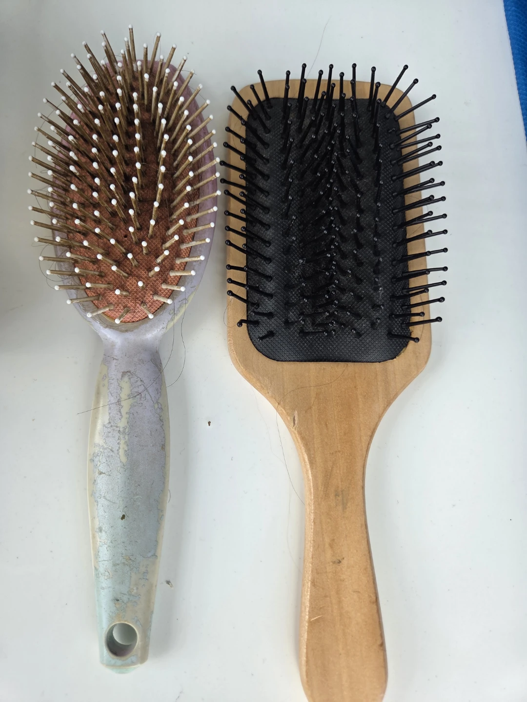 Lot of 2 Hair Brushes - photo 3