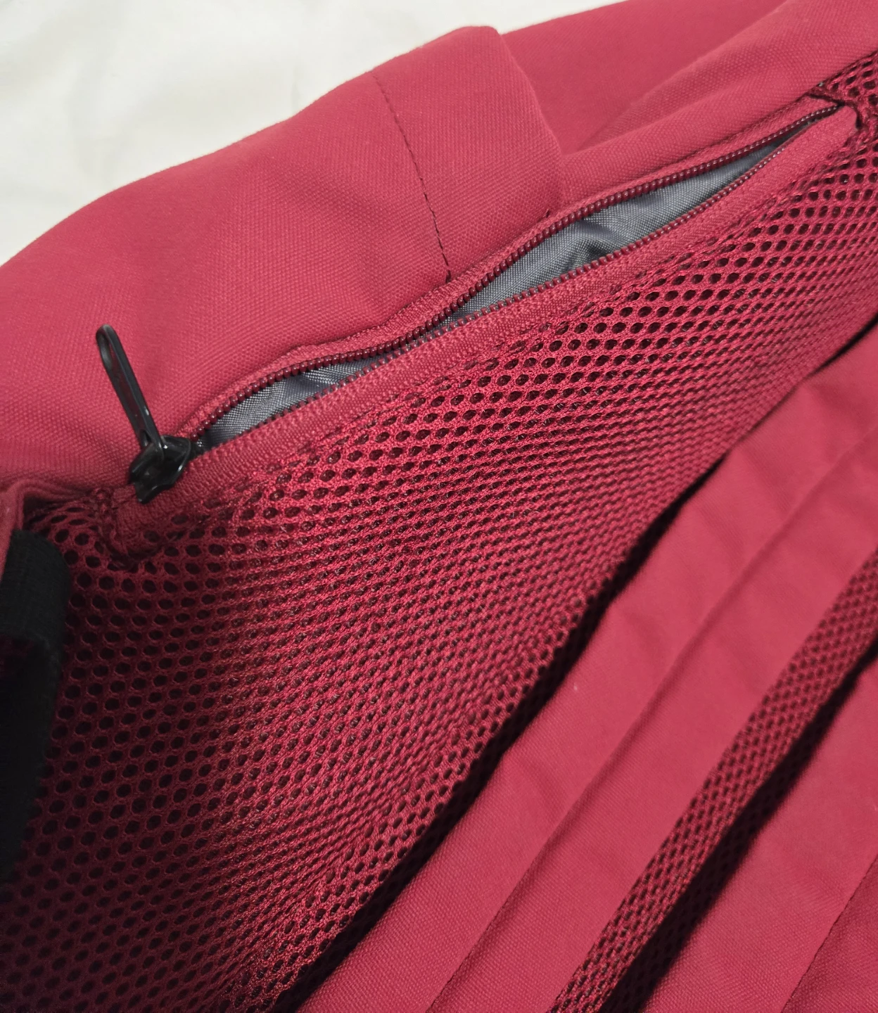 Uniqlo Red Backpack - photo 3