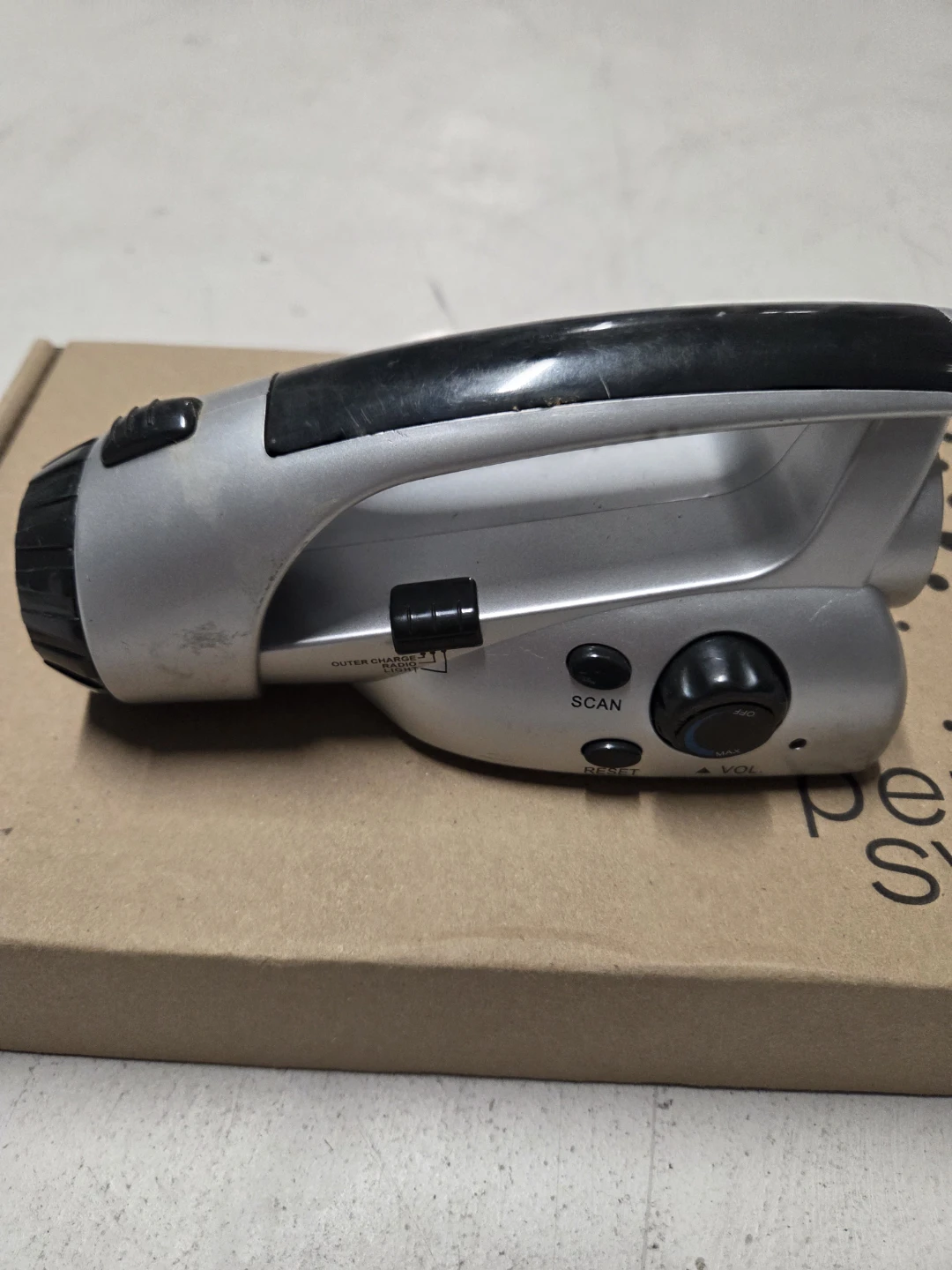 Pettibox System flashlight radio combo - photo 2