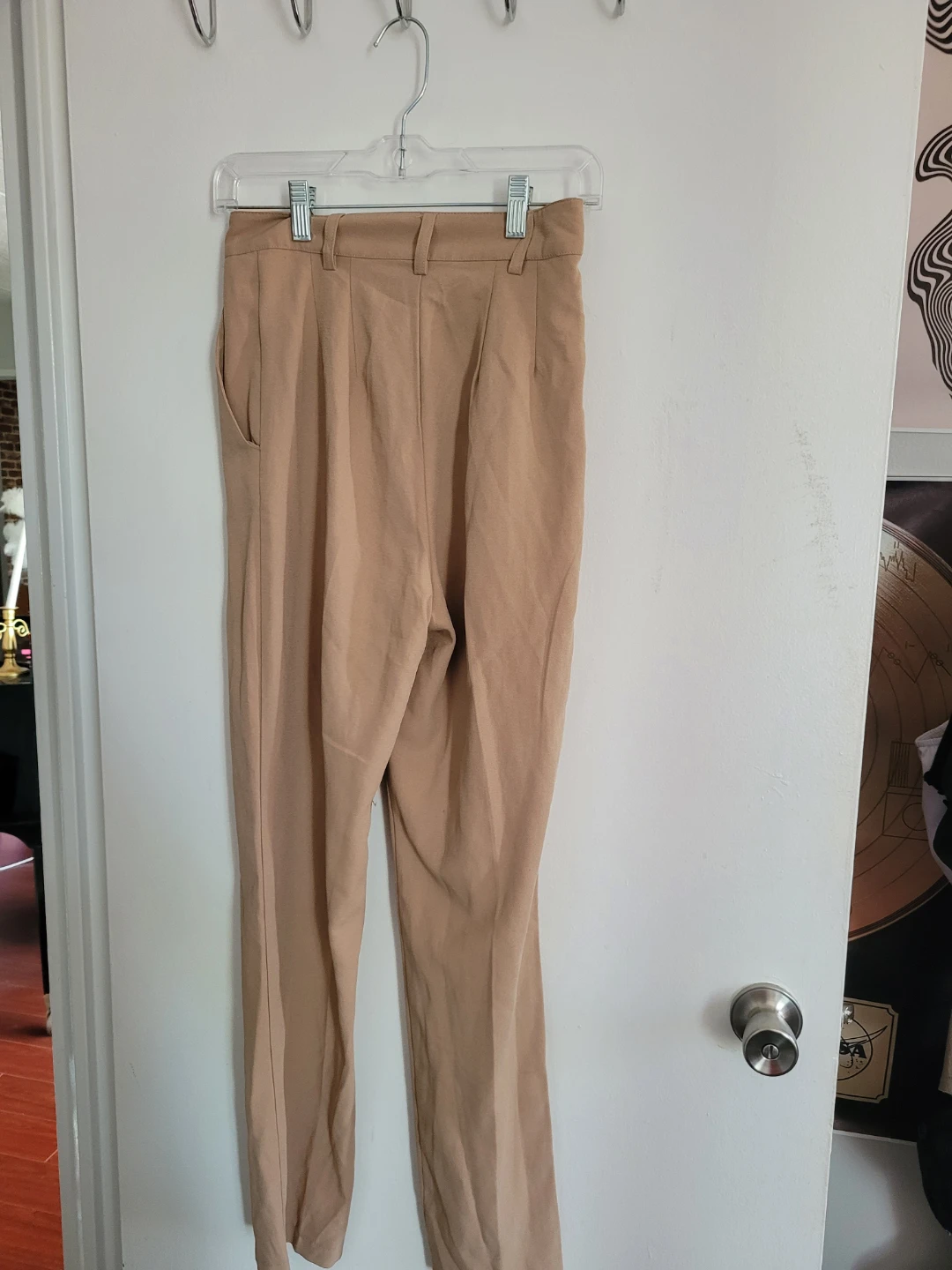 Beige high-waisted pleated trousers - photo 2