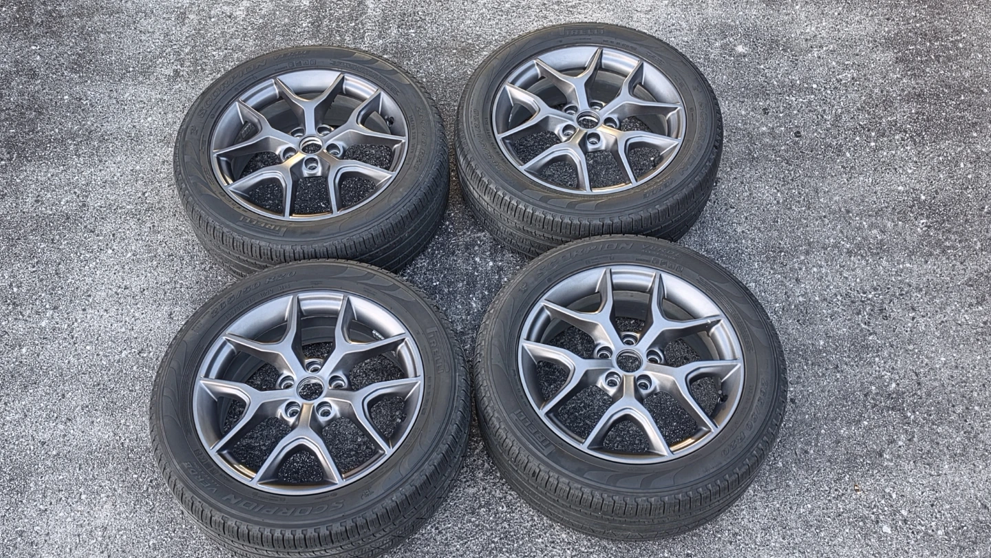 Grand Cherokee/Durango OEM alloy wheels with Pirelli Tires
