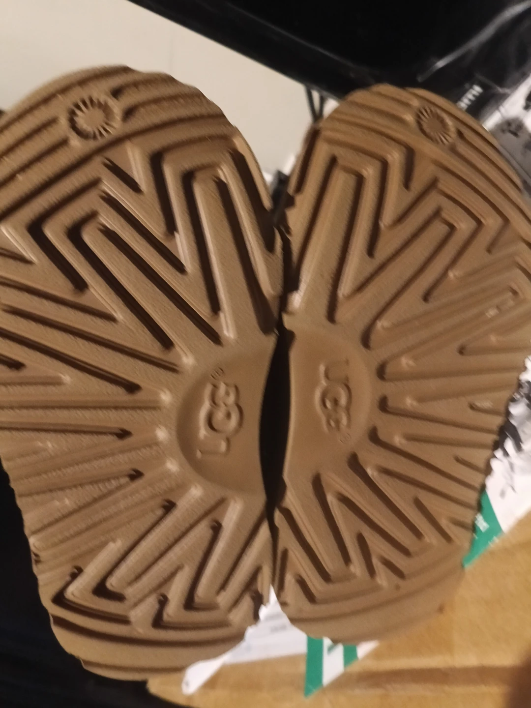 New!!! Child, UGG Boots Size: 7 - photo 4