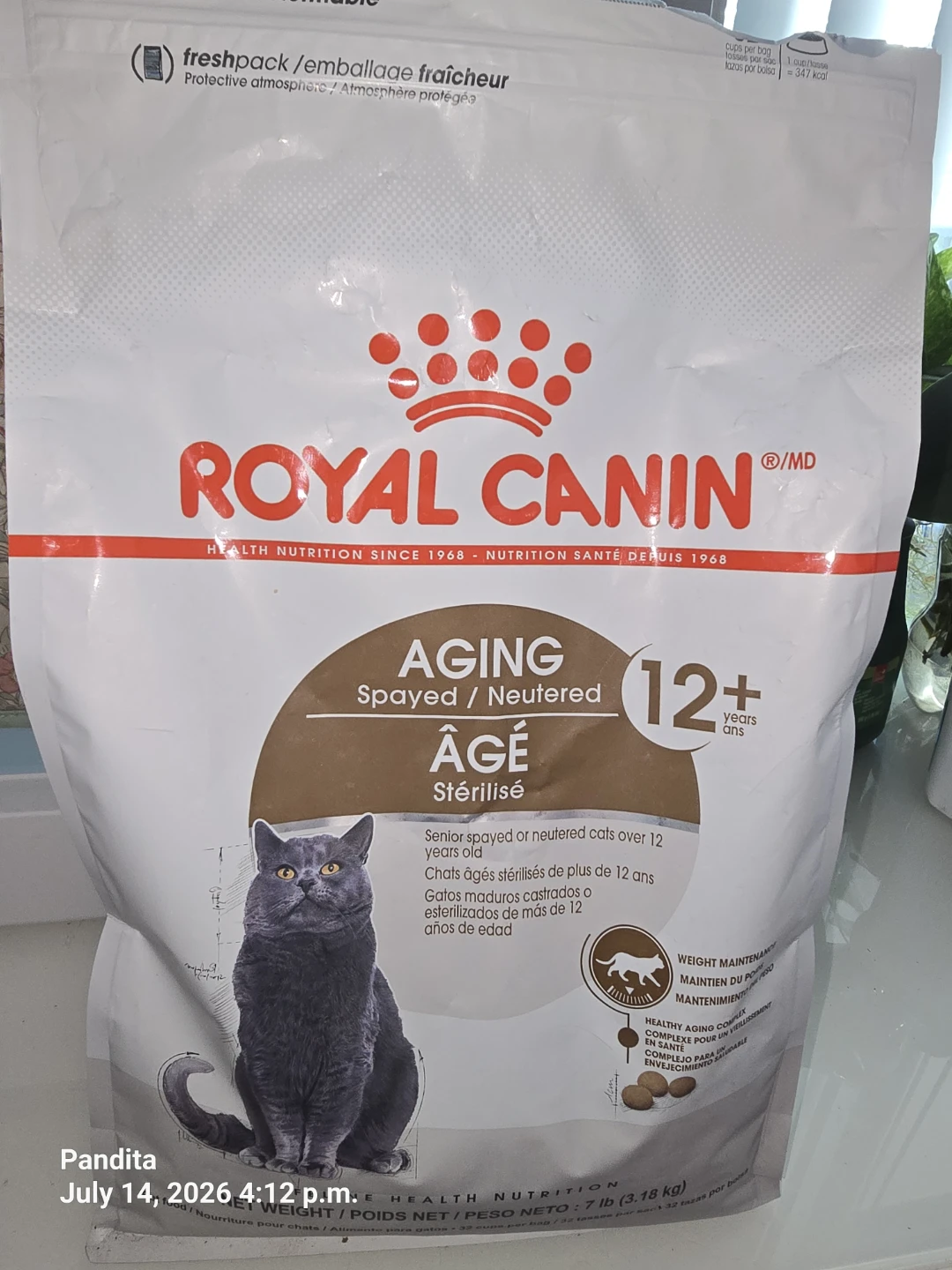 Royal Canin Aging Spayed/Neutered Cat Food 7 lb bag - photo 3