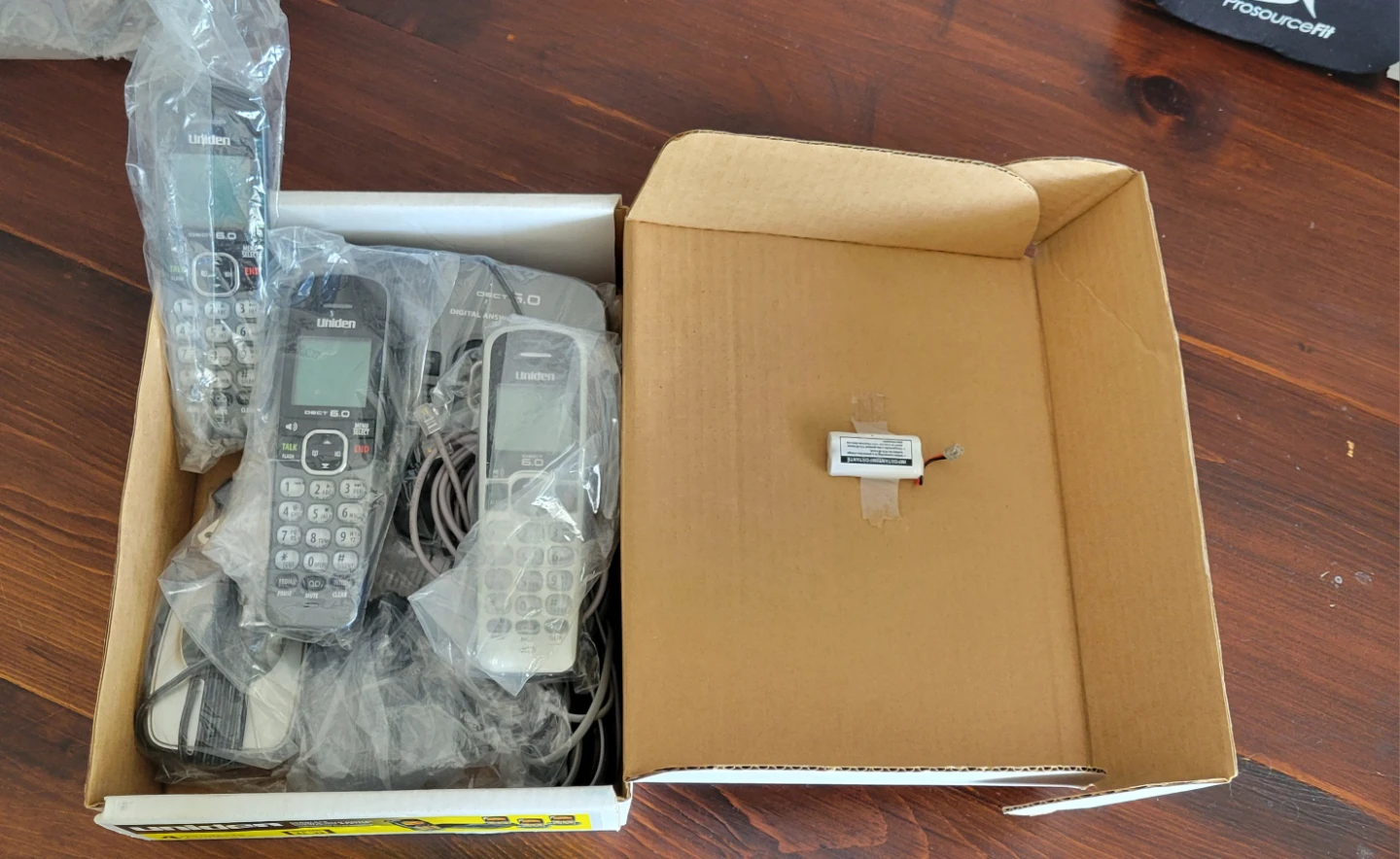 4 Cordless Phones with Digital Answering System (4 Handsets) - photo 3