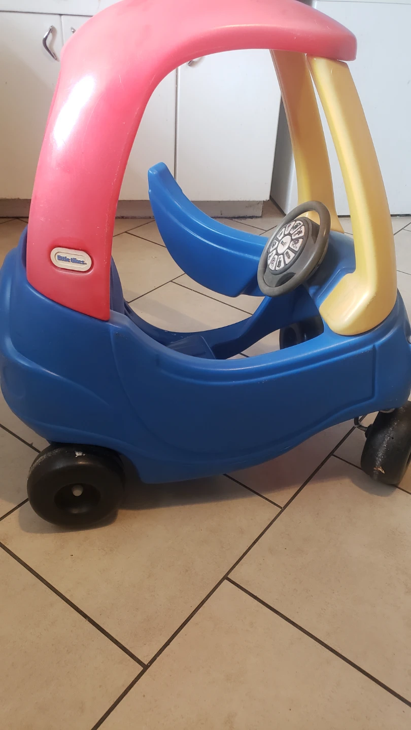 Little Tikes Cozy Coupe Ride-On Toy Car - photo 4