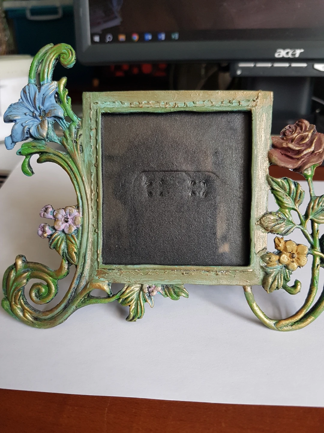 Decorative Photo Frame with Floral Accents - photo 3