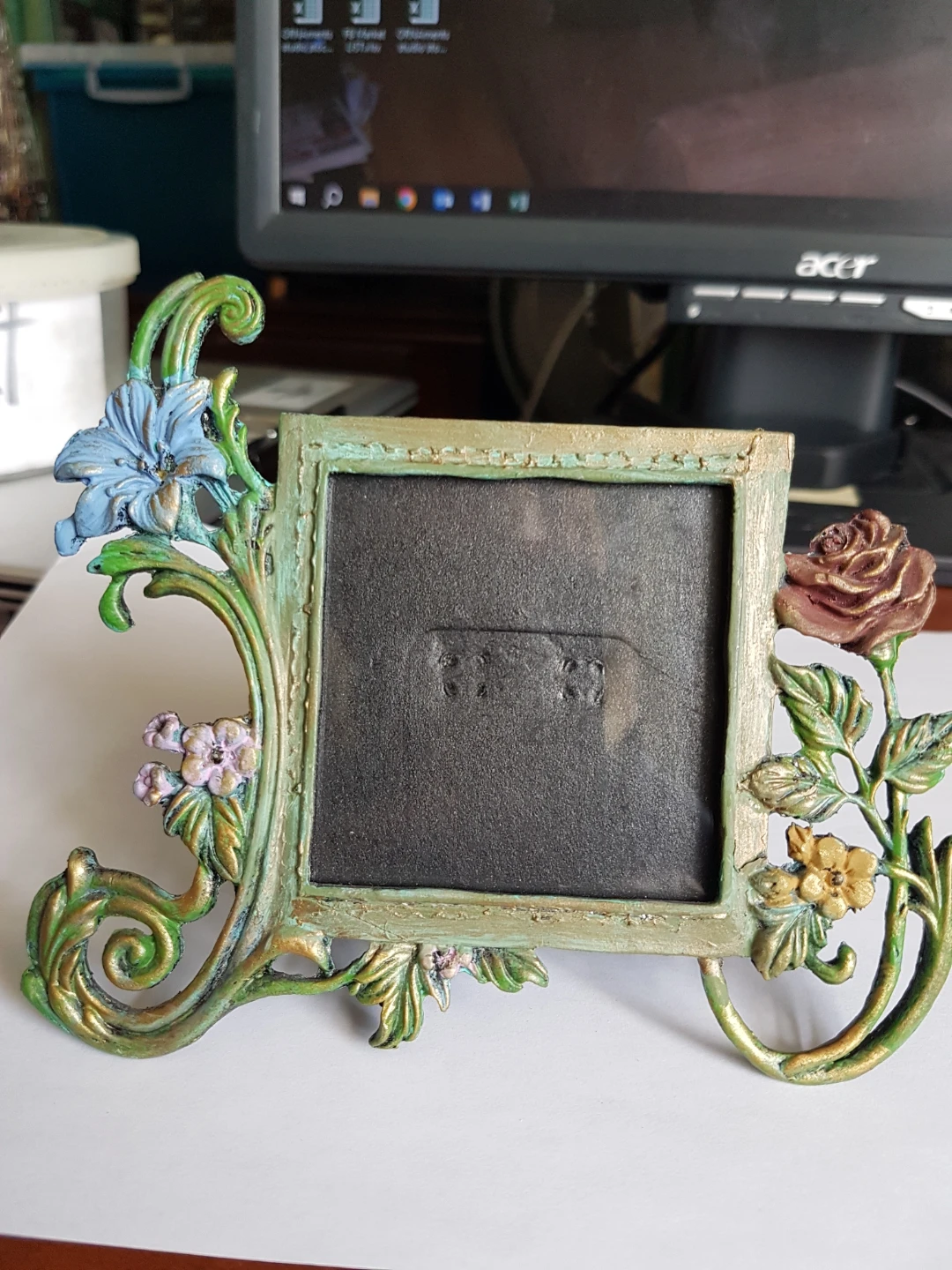 Decorative Photo Frame with Floral Accents - photo 4