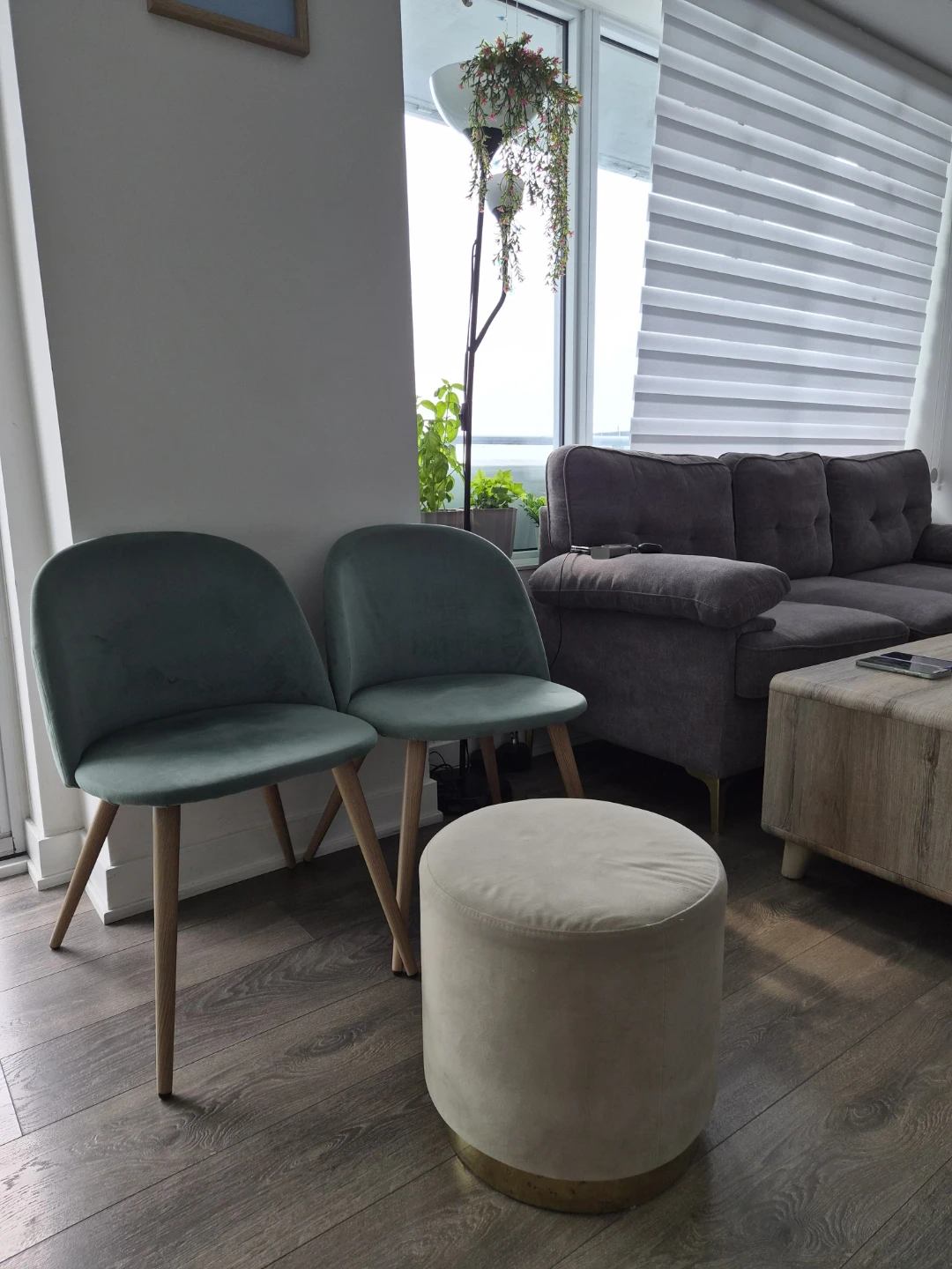 Velvet fabric Chair and ottoman - photo 4