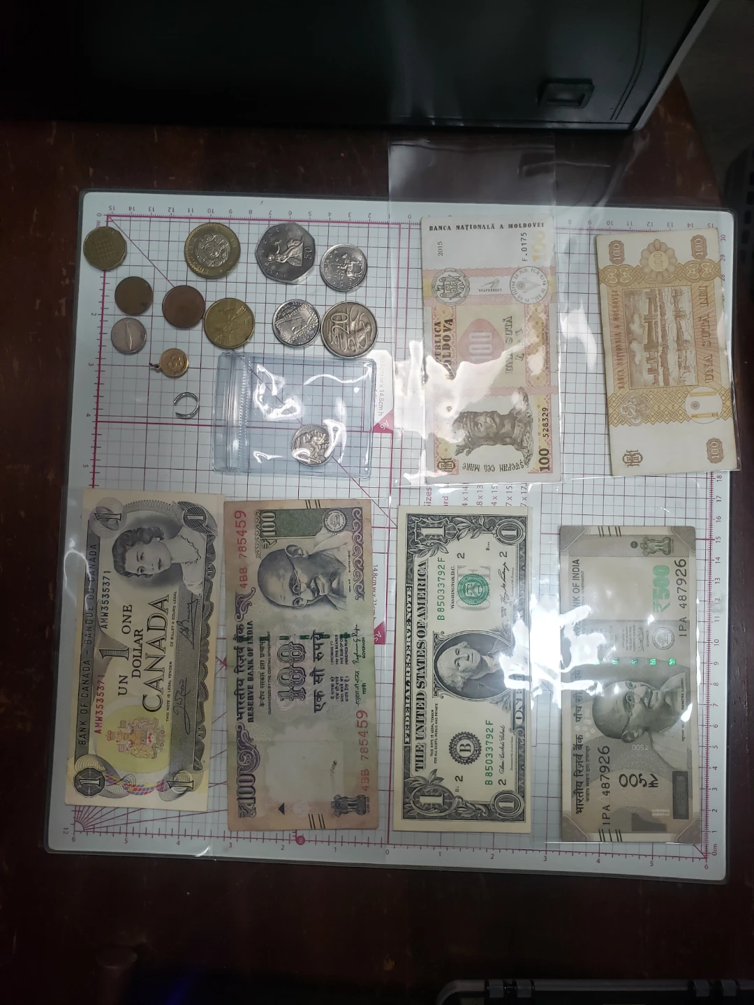 Note and coin collection for trade.