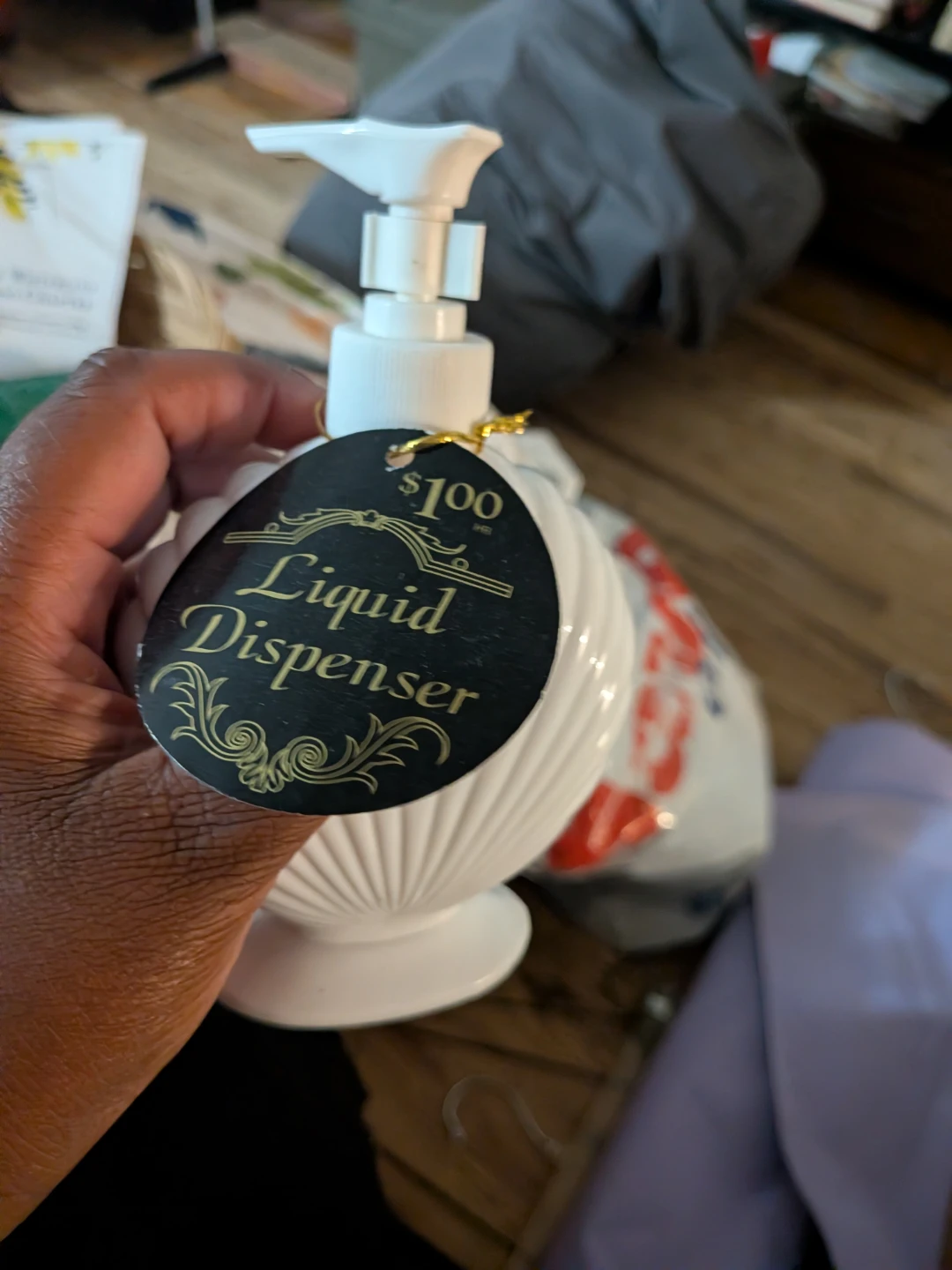 White Seashell Liquid Dispenser