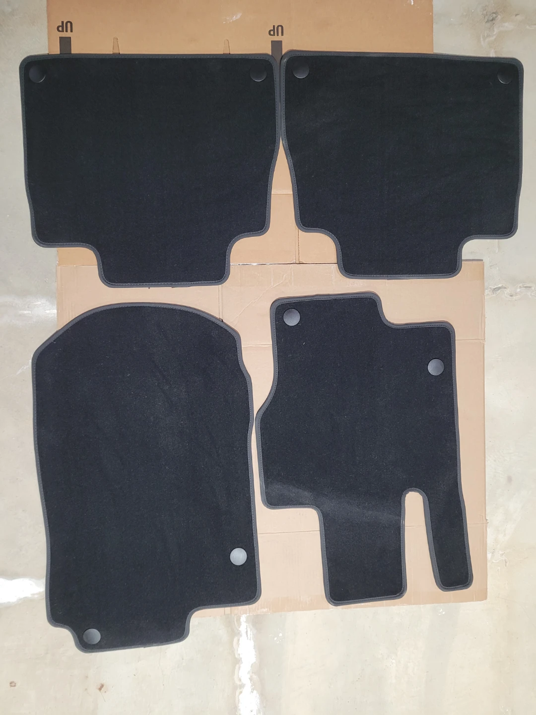 Original Mercedes Benz Carpeted Floor Mats for GLE 450 - photo 2