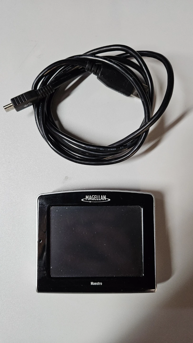 Magellan Maestro 3250 GPS Device with USB Cable