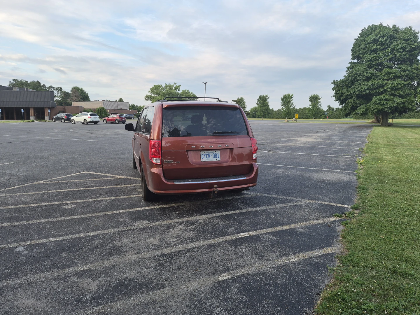Dodge Grand Caravan Minivan - Orange - photo 4