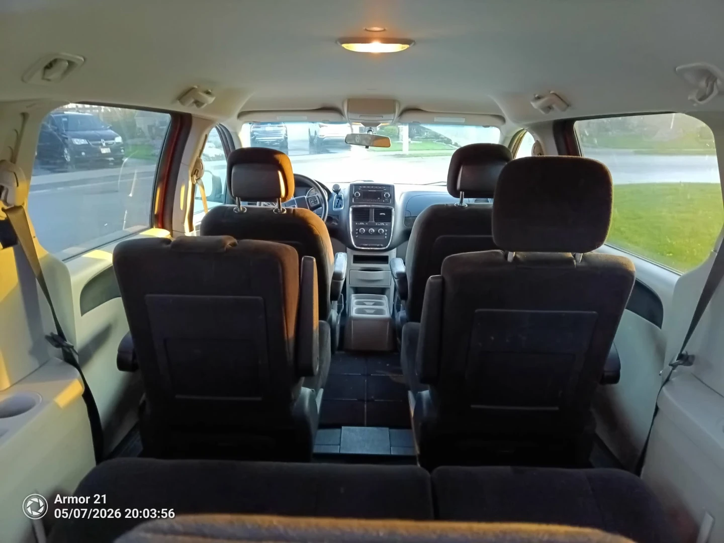 Dodge Grand Caravan Minivan - Orange - photo 5