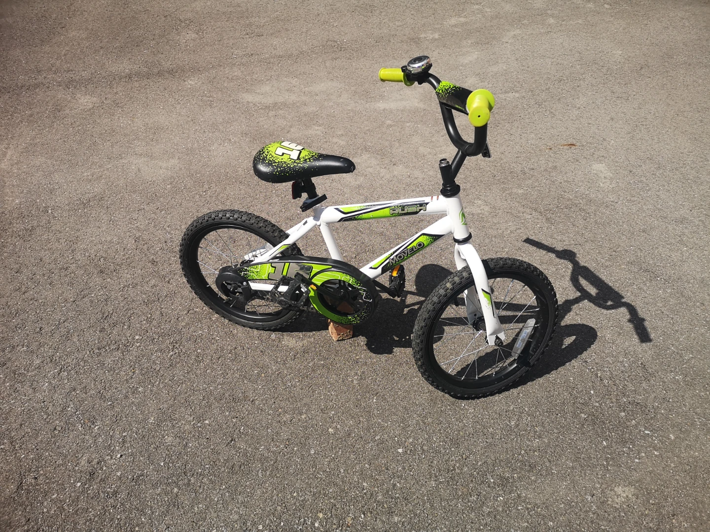 WANT GONE ASAP - Kids Movelo Rush 16-Inch Bike - White/Green - photo 2