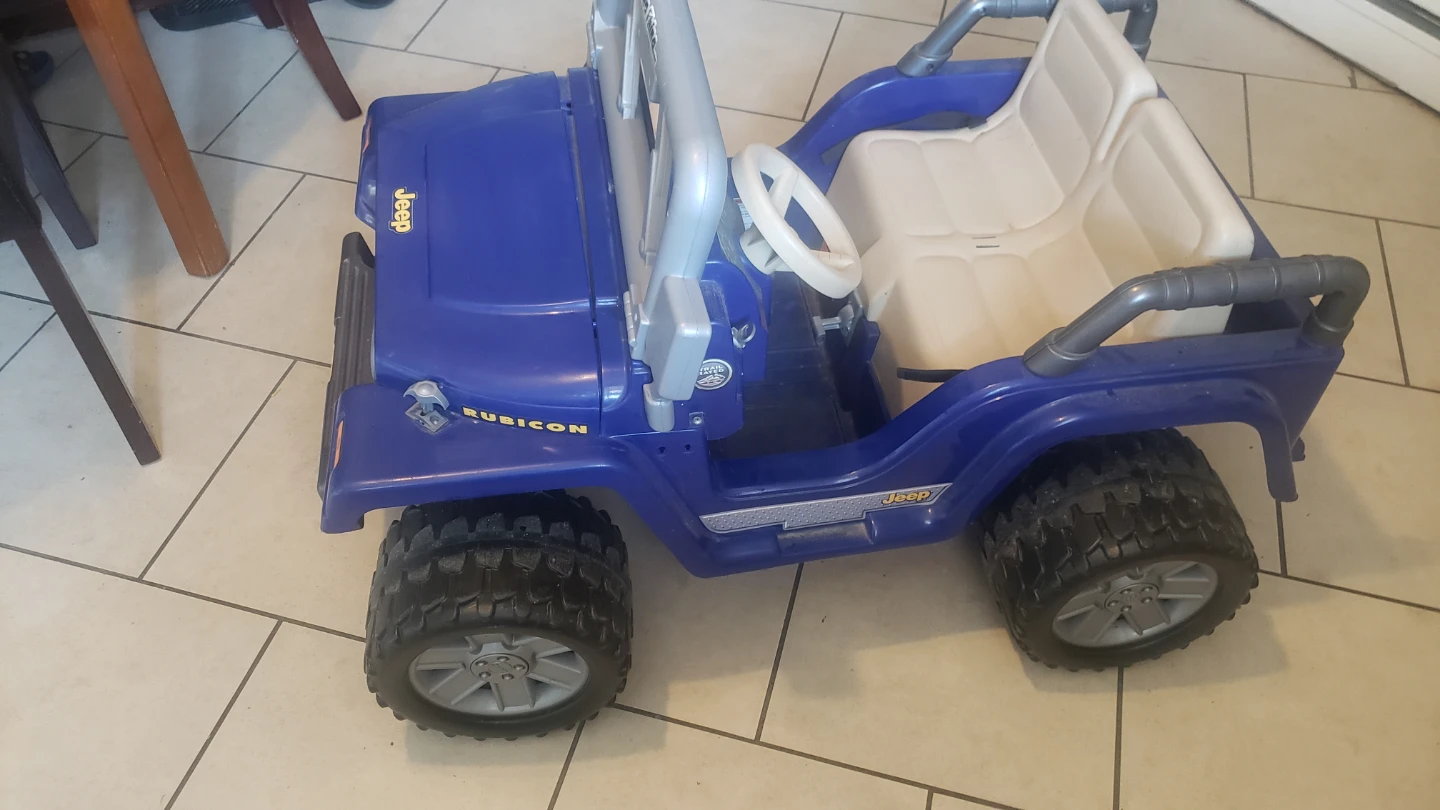 Blue Jeep Wrangler Power Wheels Ride-On Toy - photo 3