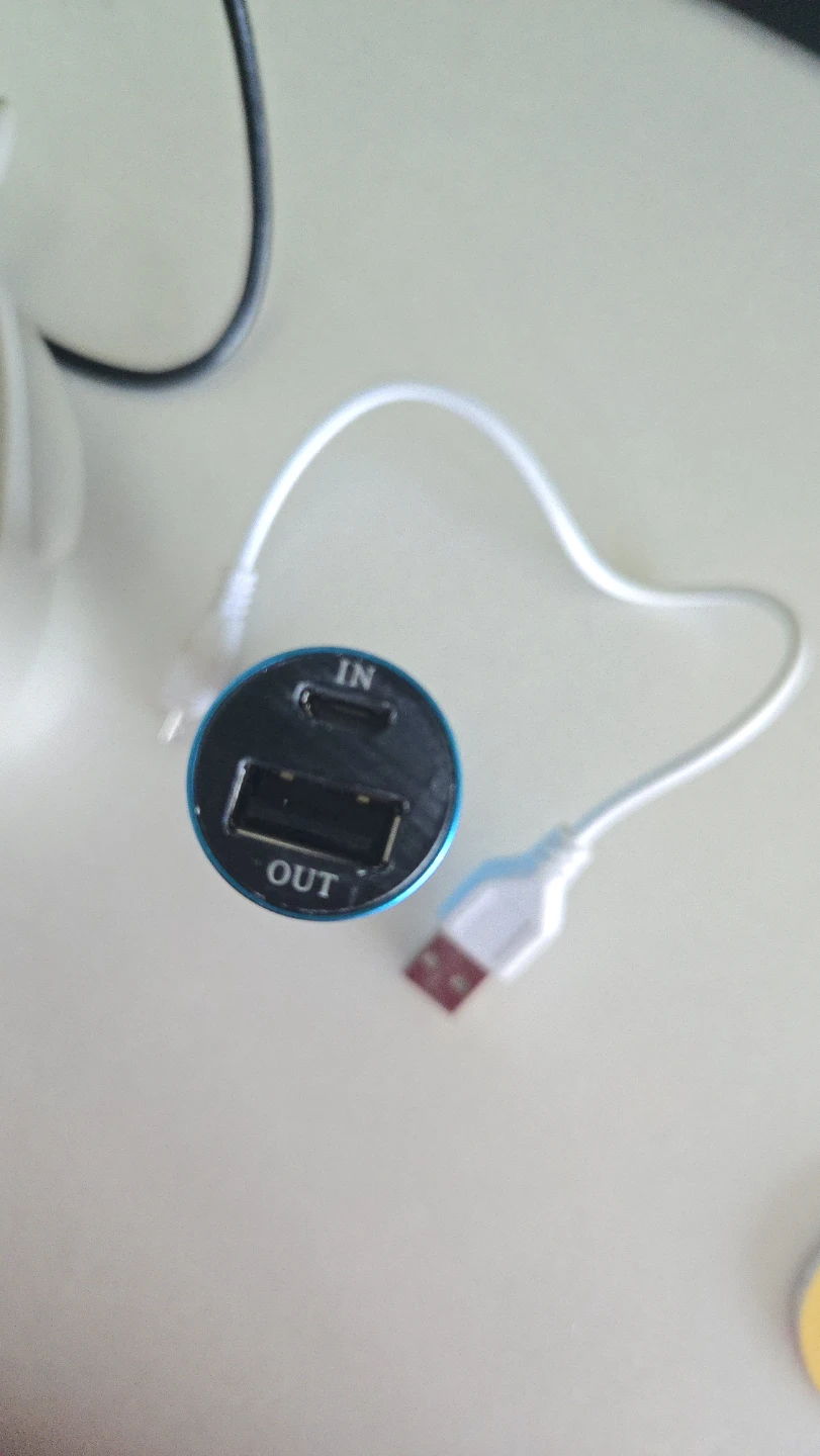 Portable chargers for free (cable incl) - photo 4