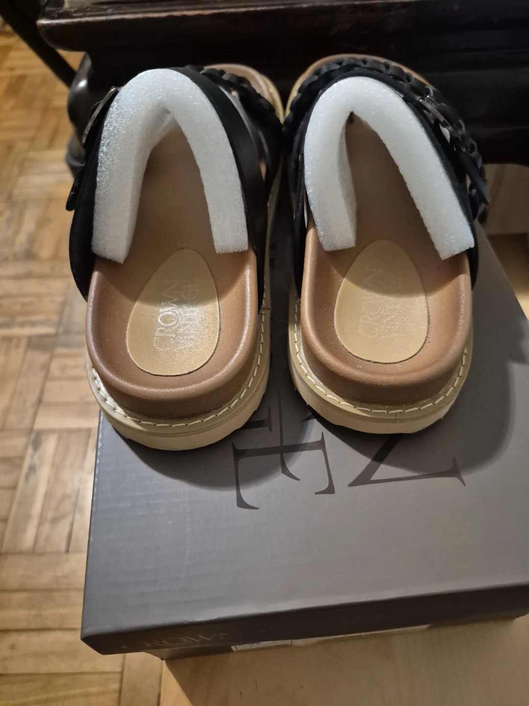 BNIB)Crown Vintage Size 7 Black Braided Strap Sandals - photo 2