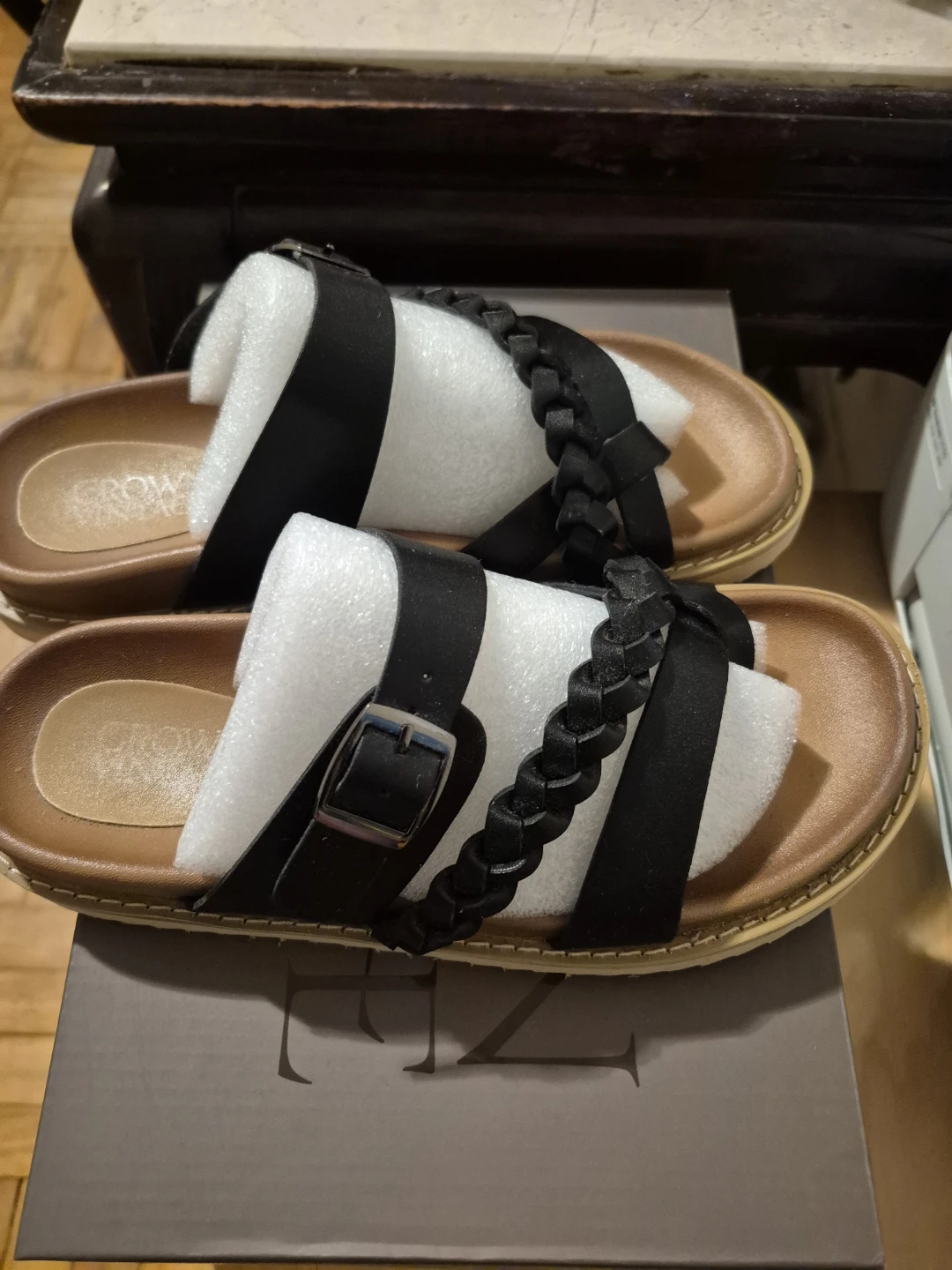 BNIB)Crown Vintage Size 7 Black Braided Strap Sandals - photo 3