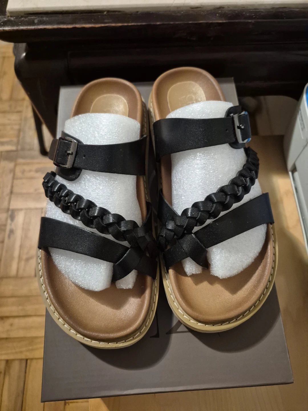 BNIB)Crown Vintage Size 7 Black Braided Strap Sandals - photo 4