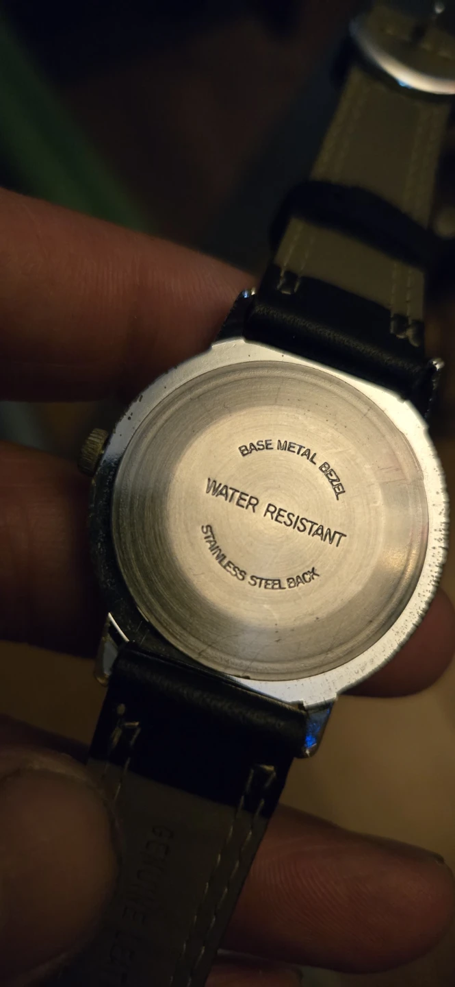 Vintage Timex Watch with Black Leather Band - photo 3